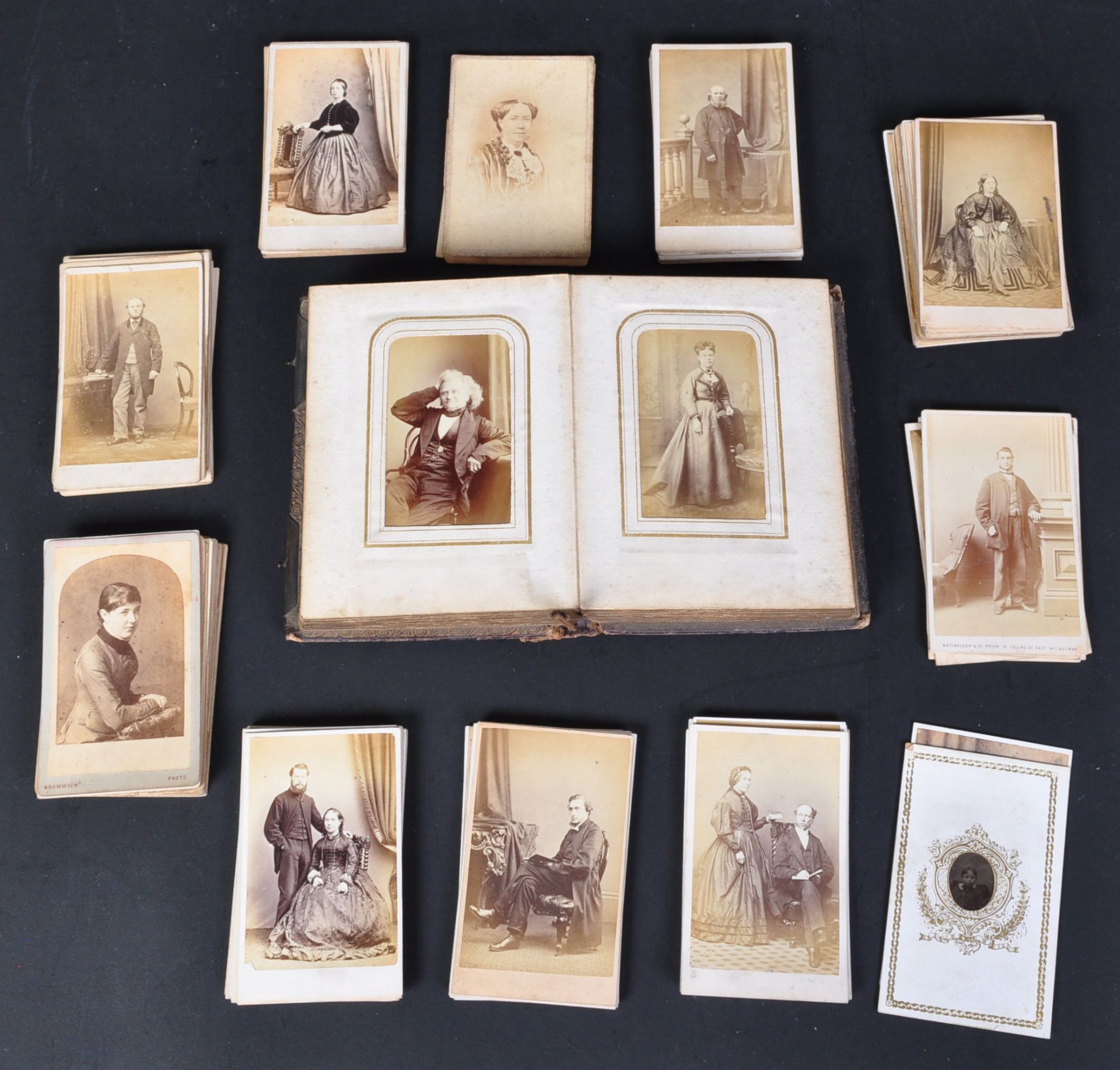 COLLECTION OF VICTORIAN CARTE DE VISITE ALBUMEN PHOTOGRAPHS - Bild 3 aus 5