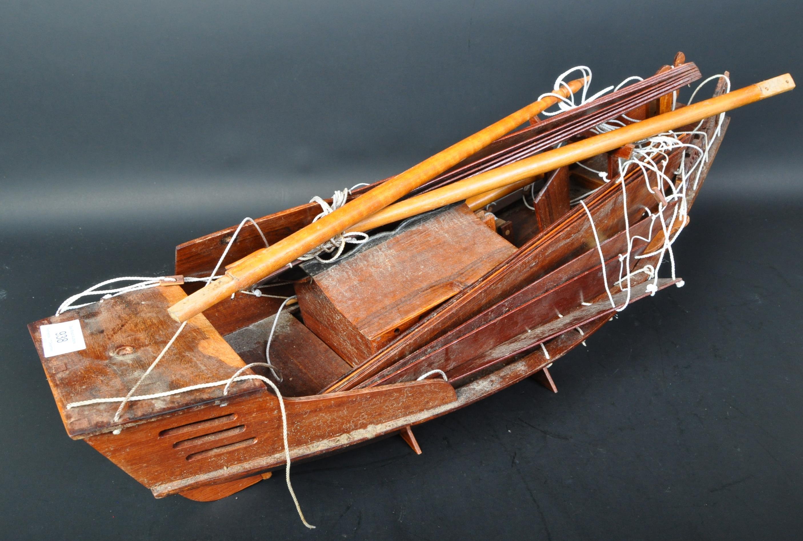 20TH CENTURY SCATCH BUILT WOODEN BOAT MODEL - Image 3 of 5