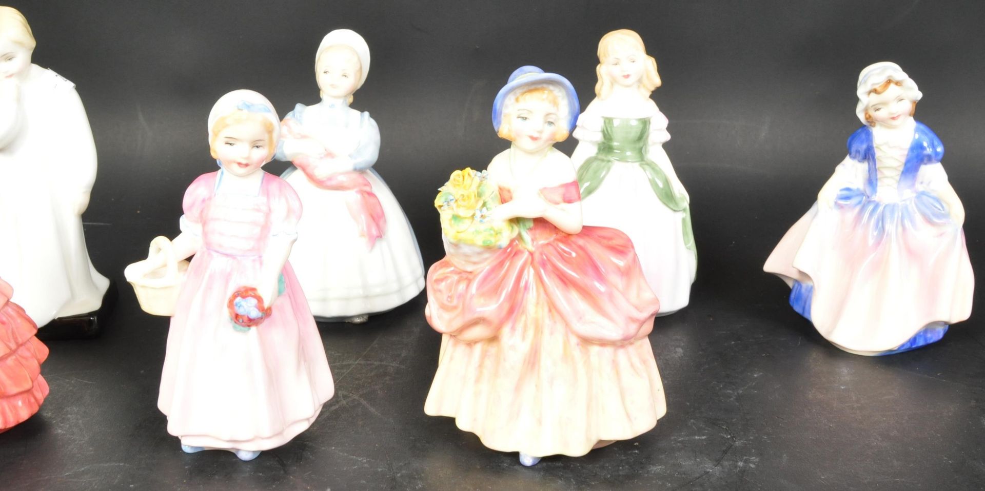 ROYAL DOLUTON - COLLECTION OF MINIATURE LADY FIGURINES - Bild 4 aus 6