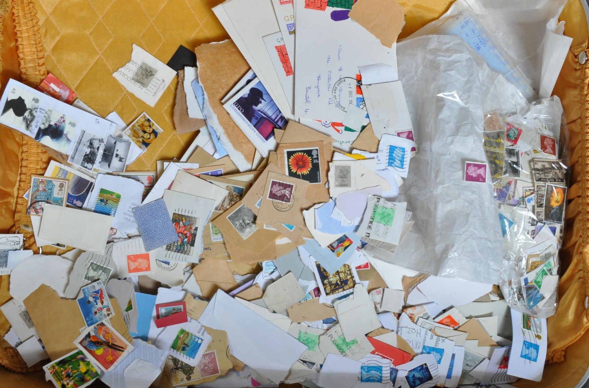 STAMPS - LARGE COLLECTION OF ASSORTED STAMPS IN SUITCASE - Image 6 of 7