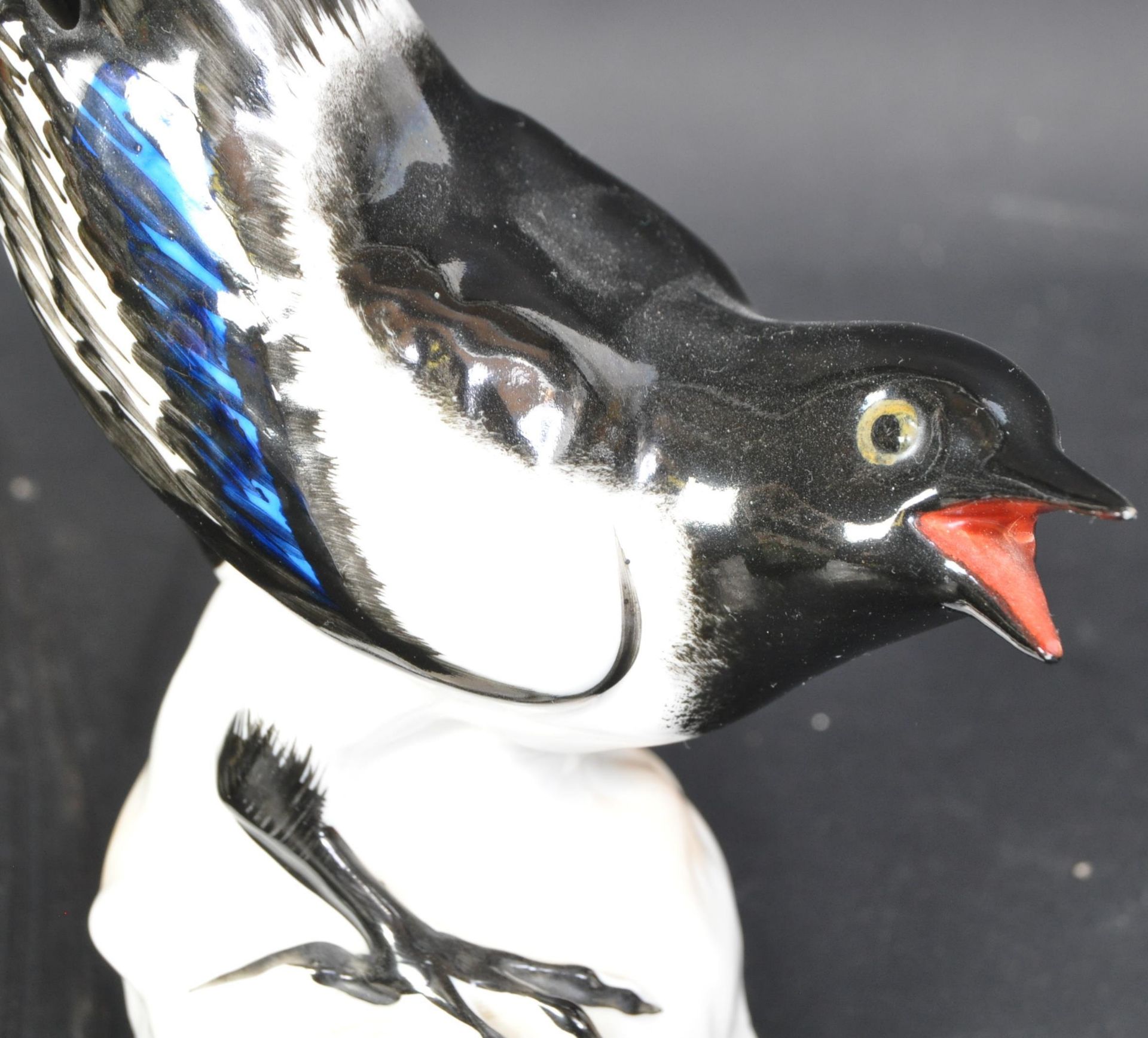 RUSSIAN PORCELAIN MADE IN USSR FIGURINE OF MAGPIE BIRD - Image 3 of 4