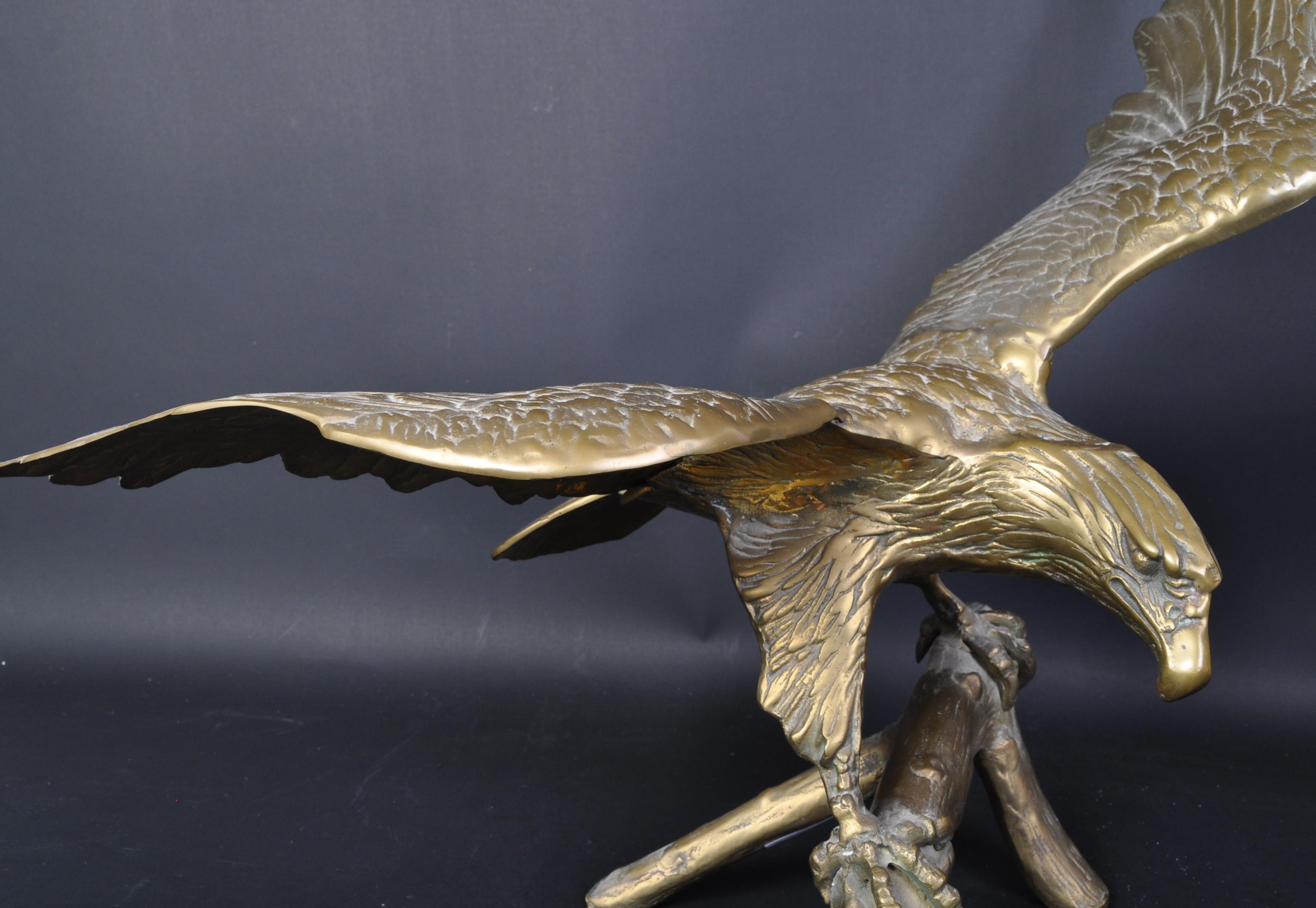 LARGE 20TH CENTURY CAST BRASS AMERICAN EAGLE SCULPTURE - Image 3 of 6