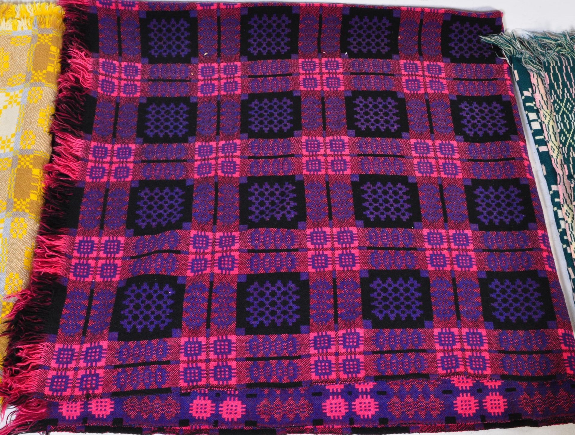 COLLECTION OF THREE 20TH CENTURY WELSH WOOL BLANKETS - Image 2 of 5