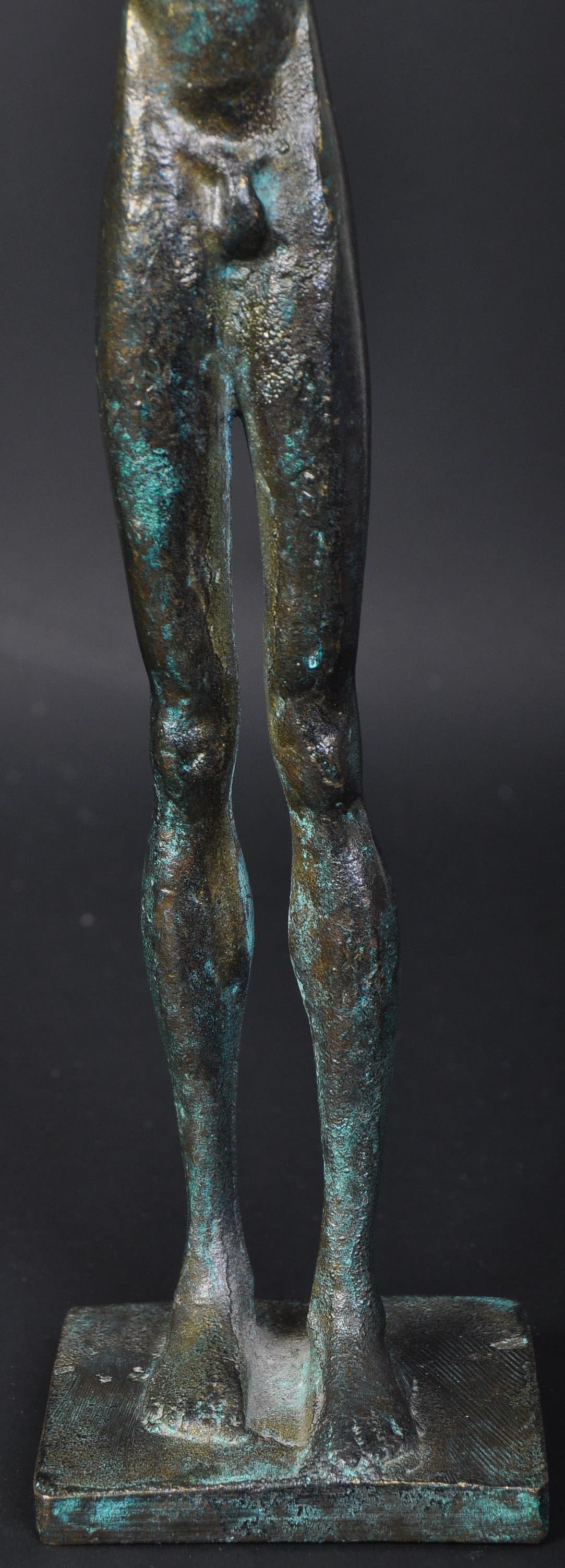 20TH CENTURY HEAVY BRONZE MALE NUDE FIGURE - Image 3 of 5