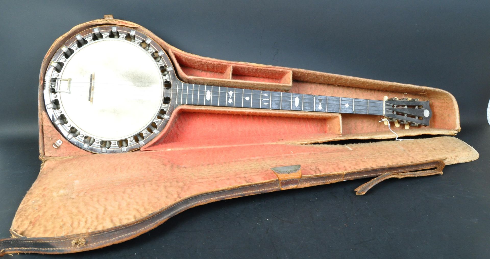 EARLY 20TH CENTURY LEATHER CASED NEW WINDSOR PATENT N. 1 BANJO