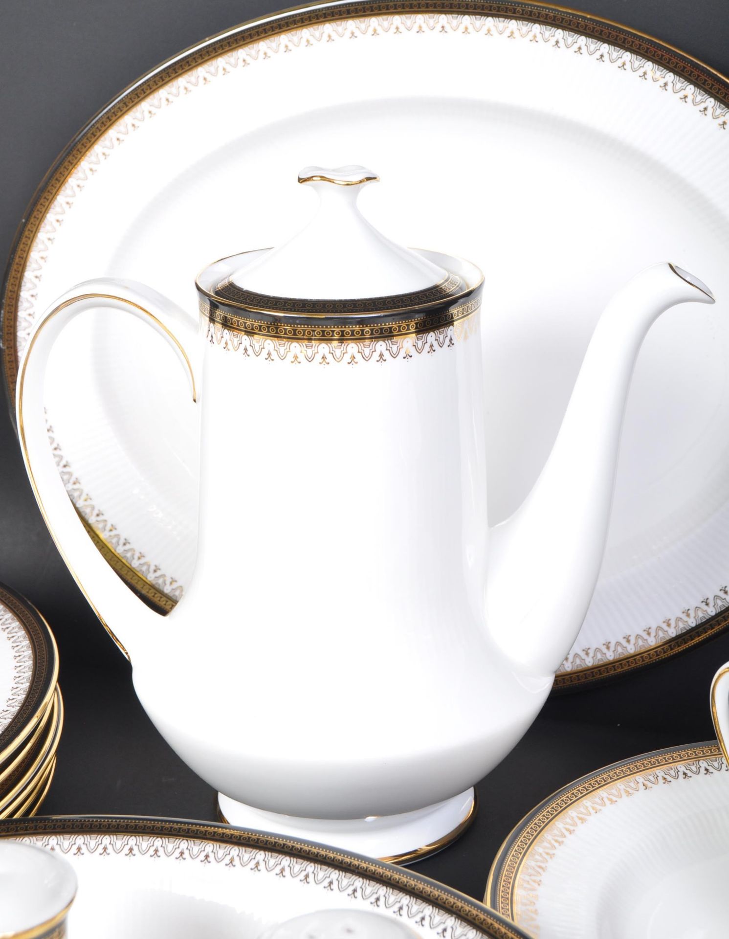 VINTAGE ROYAL ALBERT PARAGON 'CLARENCE' DINNER / COFFEE SET - Image 5 of 6