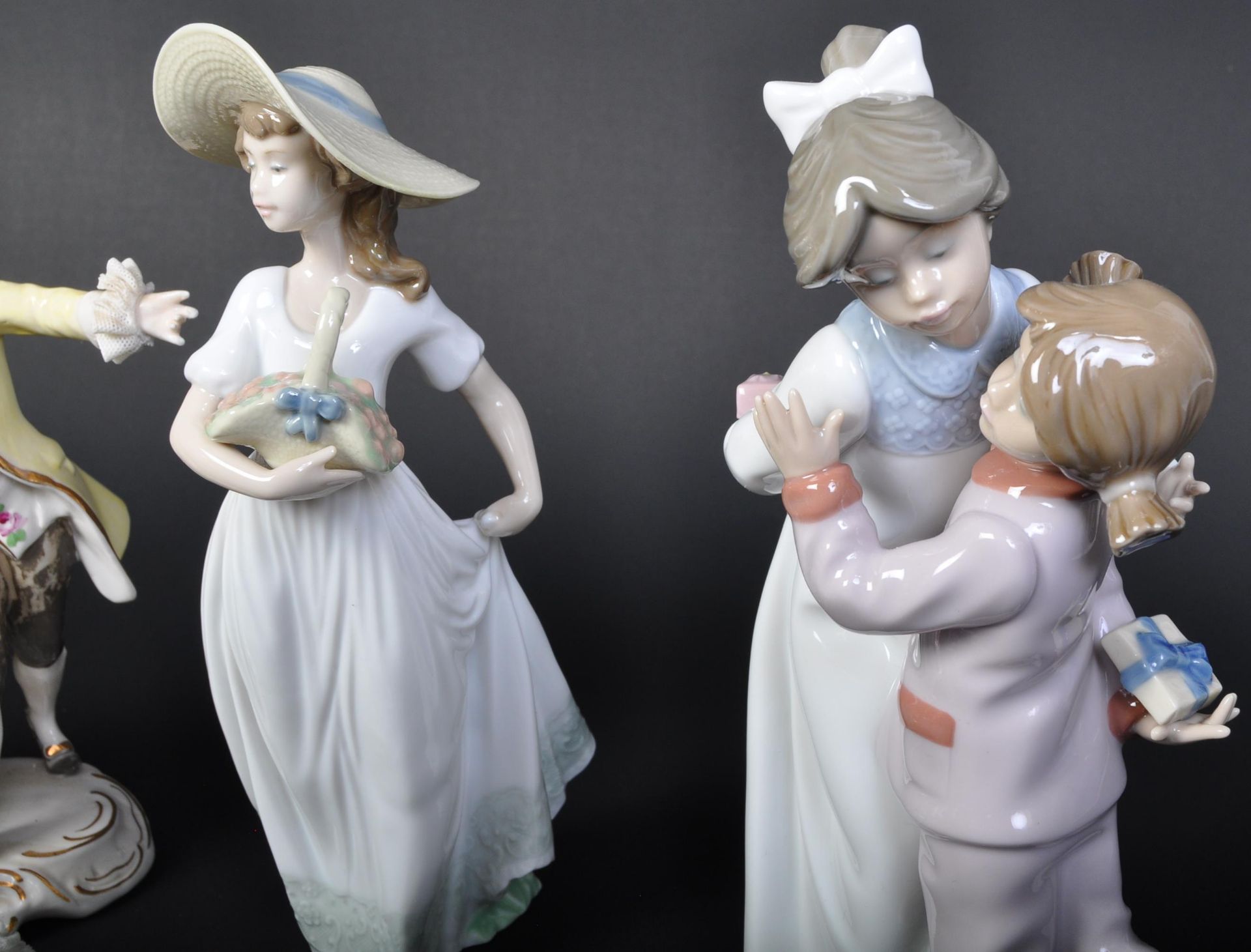 20TH CENTURY PORCELAIN FIGURINES - DRESDEN & NAO LLADRO - Image 5 of 7