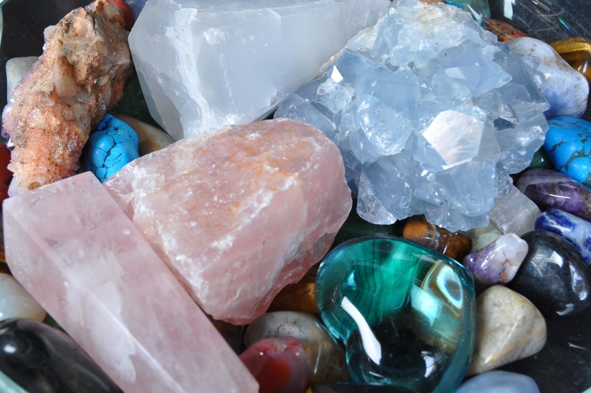 LARGE COLLECTION OF VARIOUS GEMSTONES - Image 2 of 5