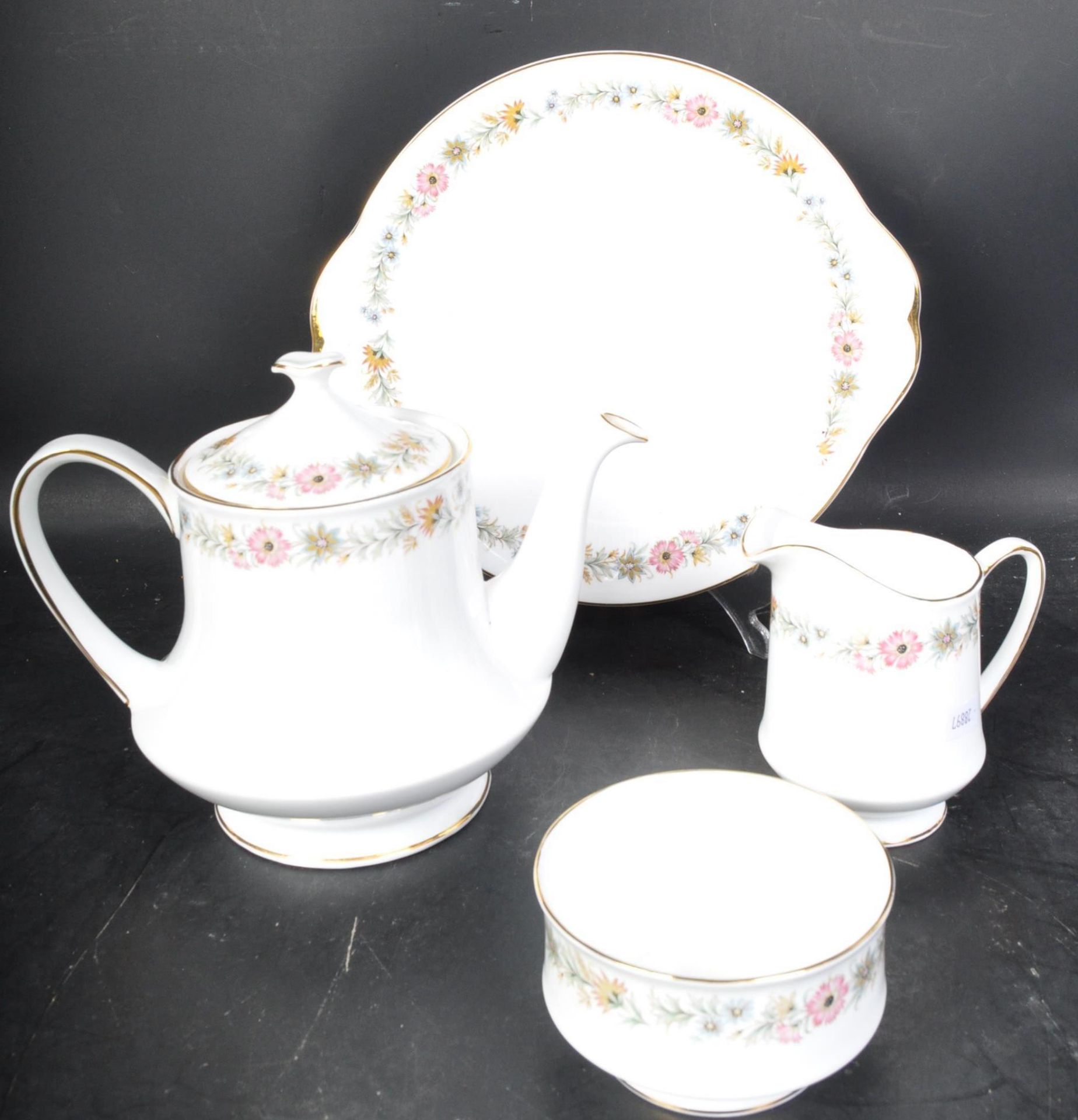 VINTAGE ROYAL ALBERT BELINDA BONE CHINA TEA SERVICE - Bild 2 aus 5