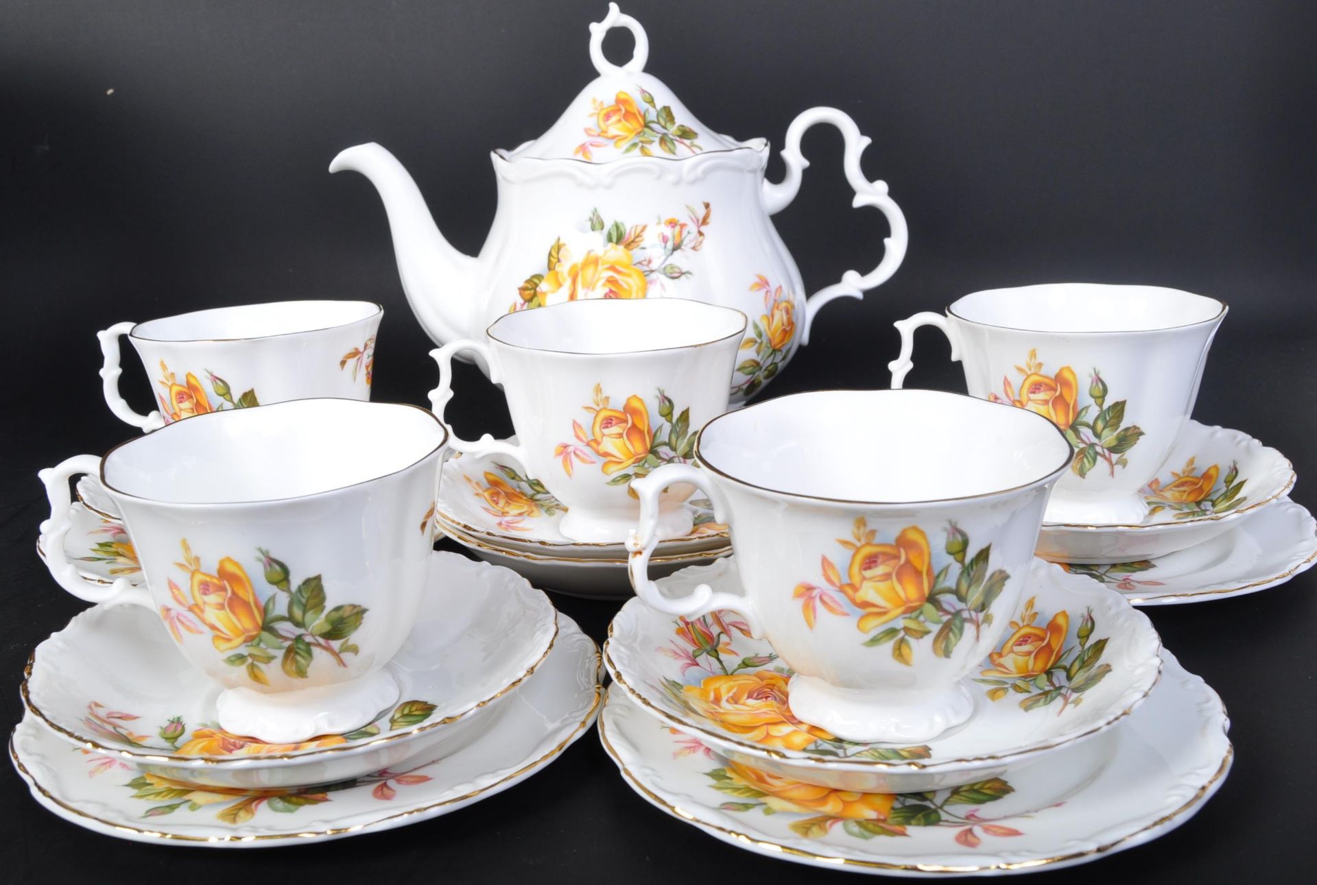 20TH CENTURY RICHMOND CHINA STAFFORDSHIRE TEA SERVICE