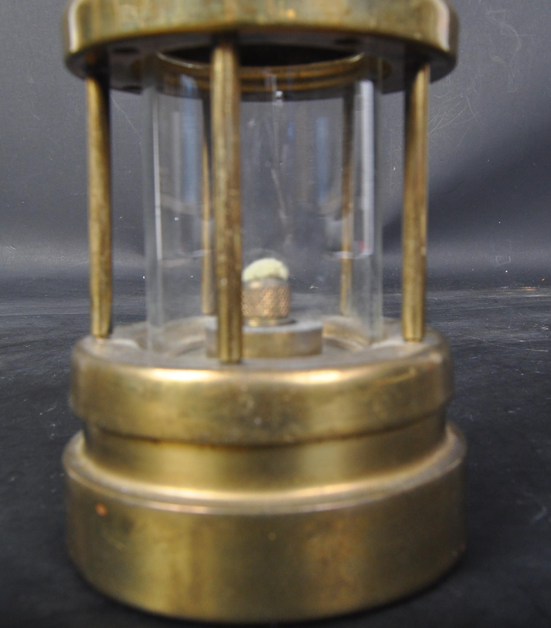 VINTAGE BRASS WELSH MINER'S LAMP - Bild 4 aus 5