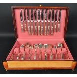 20TH CENTURY OAK CASED 12 PLACE CANTEEN OF CUTLERY