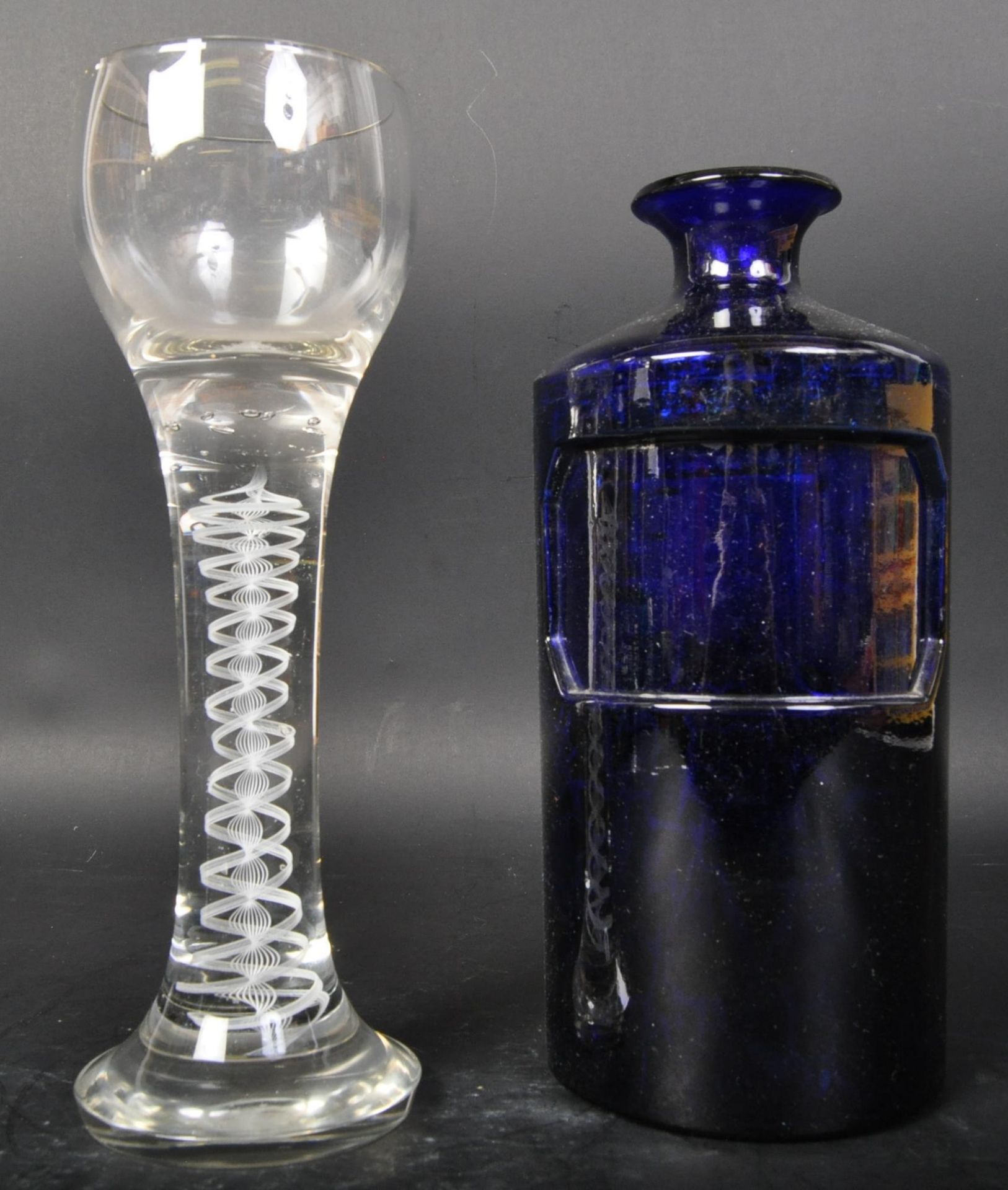 COLLECTION OF VICTORIAN & LATER CUT & STUDIO ART GLASS - Image 6 of 6
