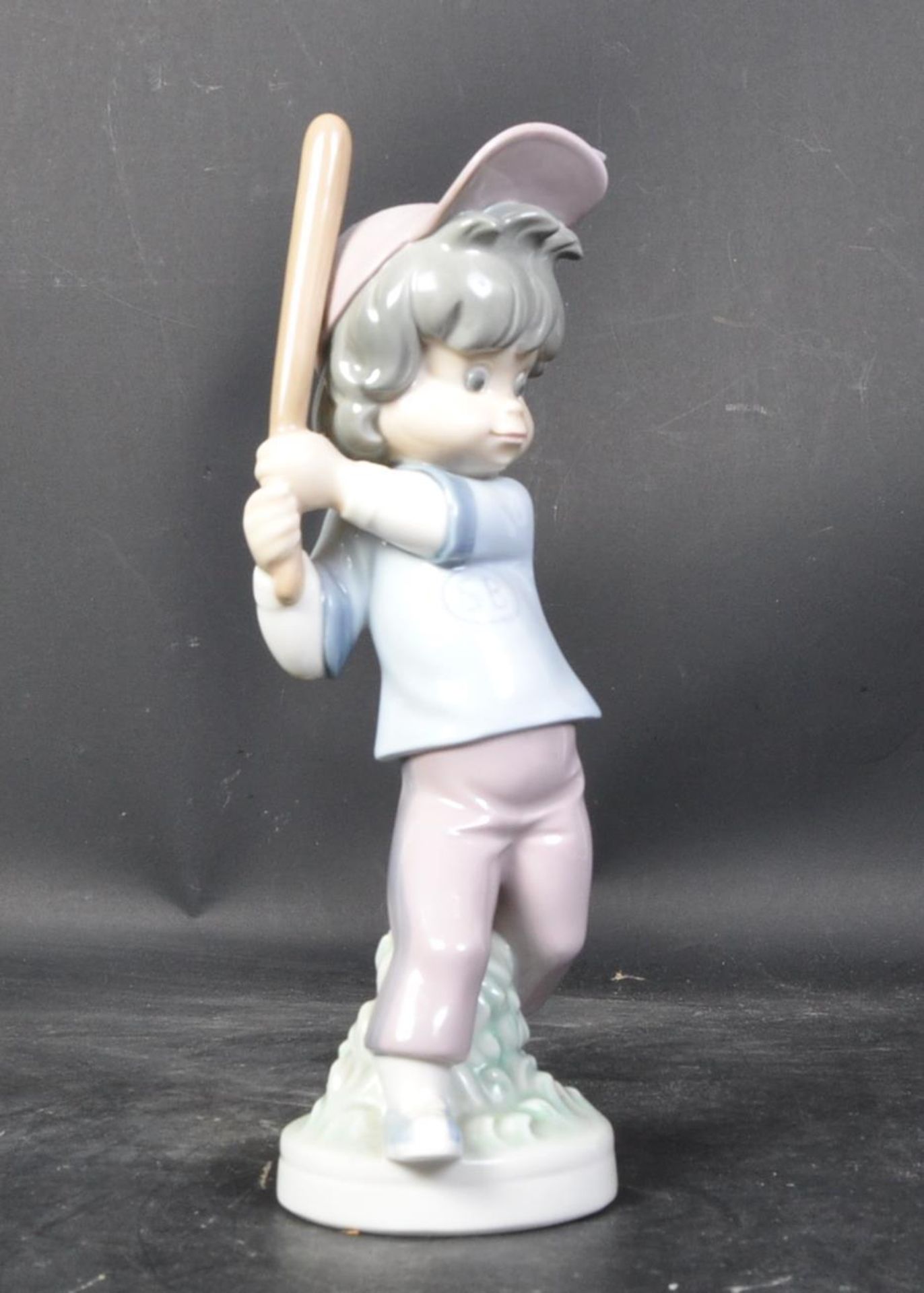 VINTAGE LLADRO SPORT BILLY PORCELAIN FIGURINE - Bild 2 aus 5