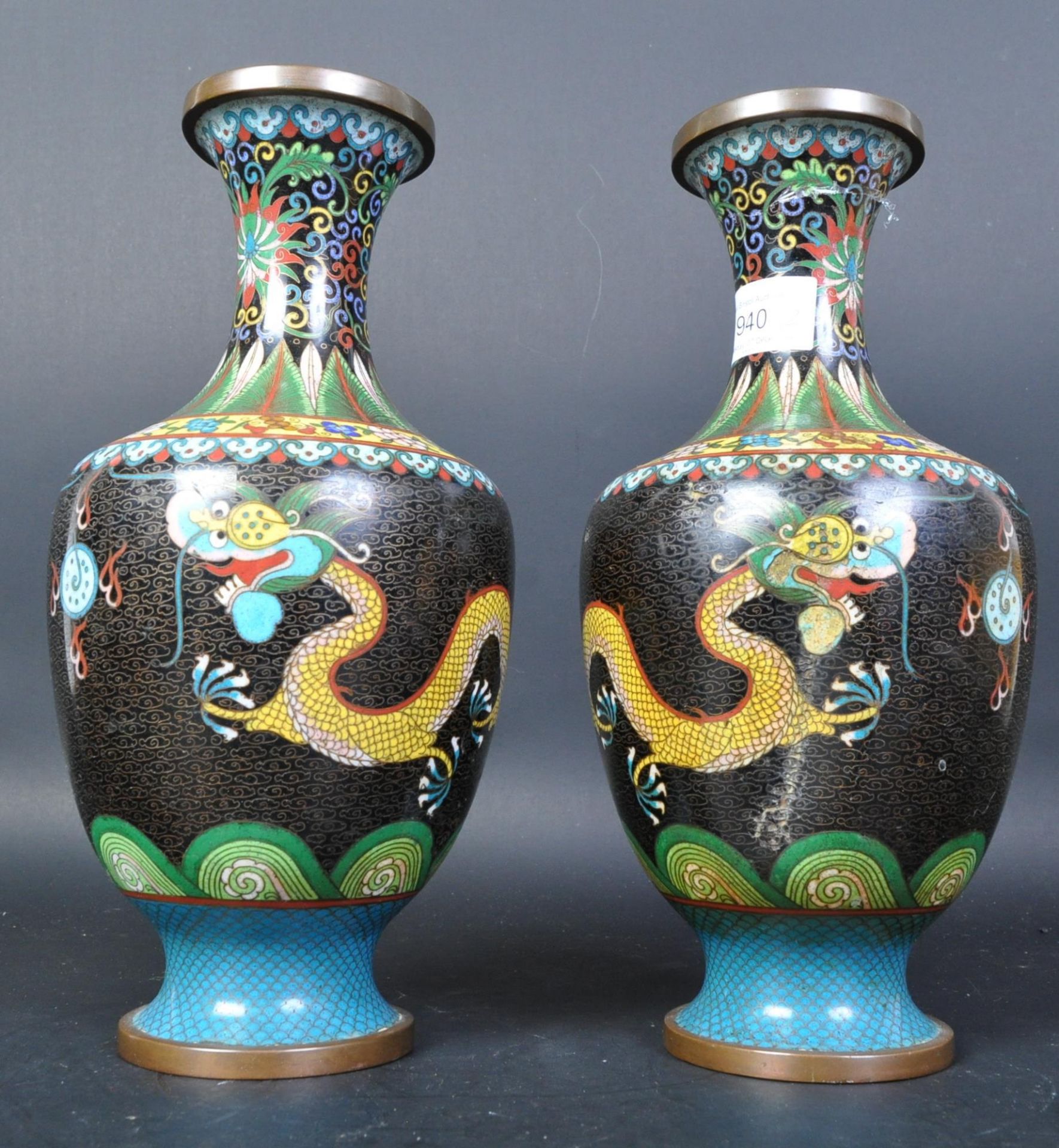 PAIR OF 1920S CHINESE CLOISONNE ENAMEL VASES - Bild 5 aus 5