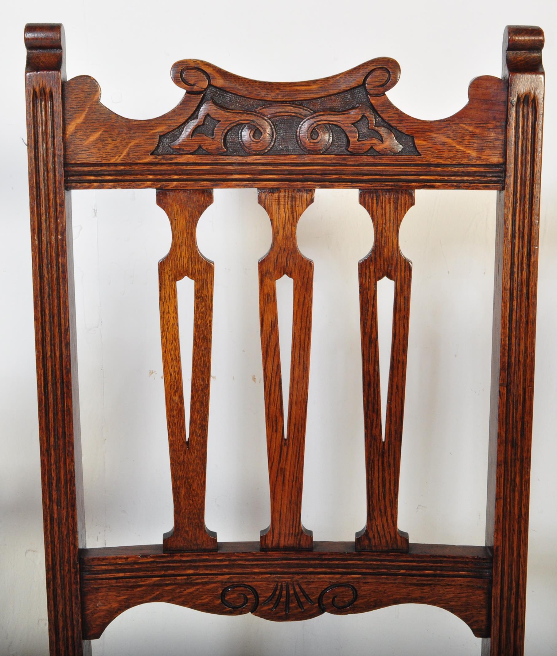 4 VICTORIAN 19TH CENTURY ARTS & CRAFTS OAK DINING CHAIRS - Image 4 of 5