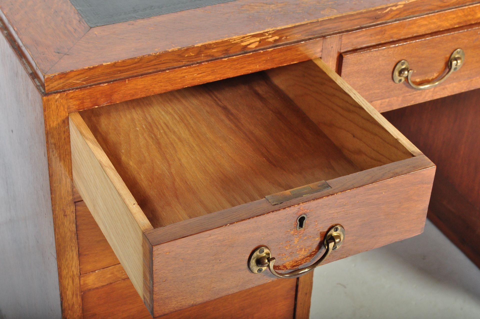 MID CENTURY AIR MINISTRY OAK TWIN PEDESTAL DESK - Image 4 of 5