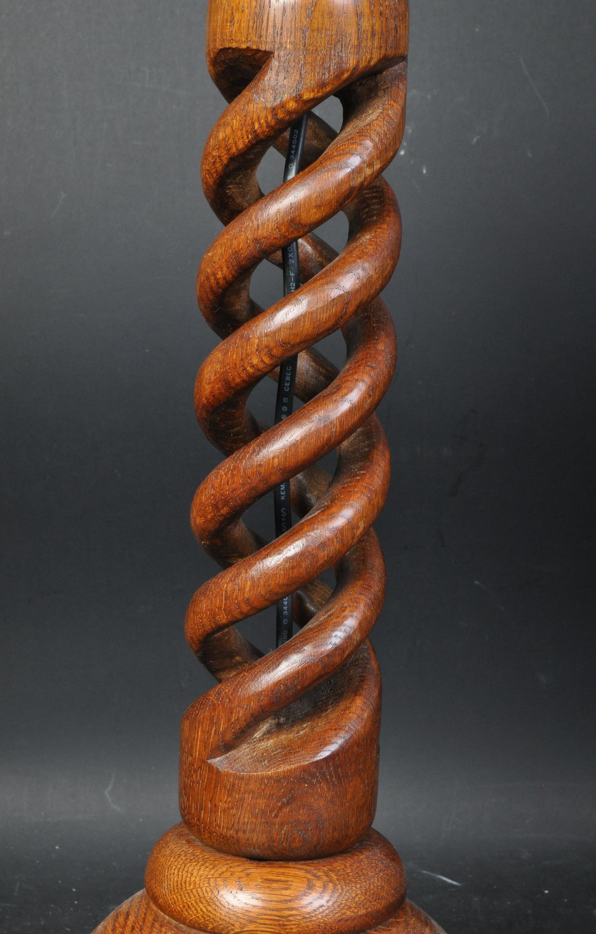 VINTAGE 20TH CENTURY OPEN PIERCED BARLEY TWIST LAMP - Image 2 of 4