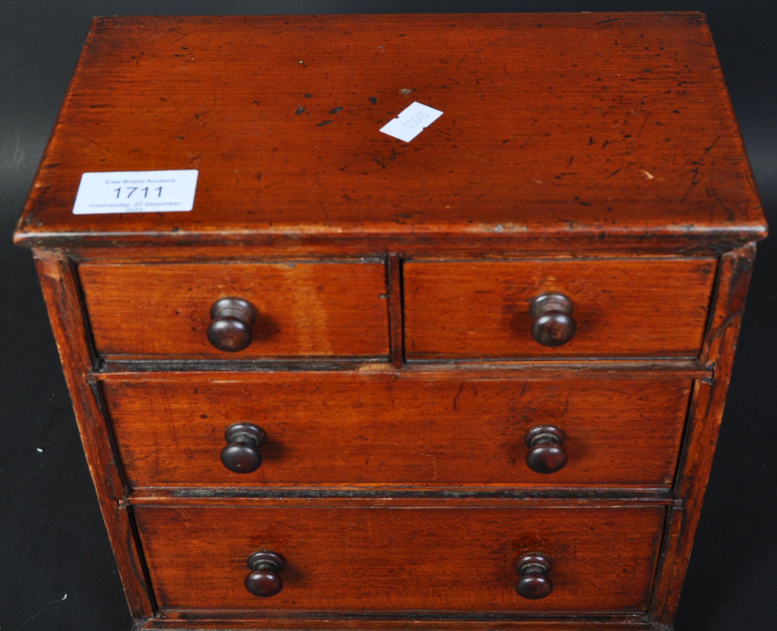 VICTORIAN OAK APPRENTICE CHEST OF DRAWERS - Image 4 of 5