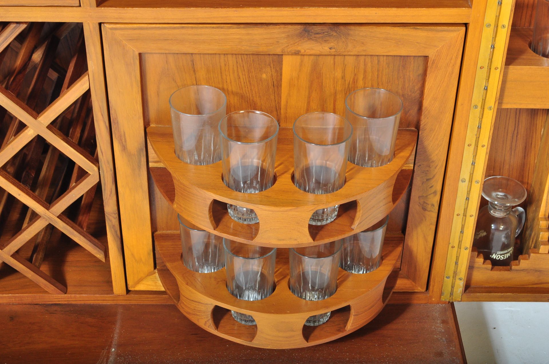 20TH CENTURY LARGE HARDWOOD CHINESE DRINKS CABINET BAR - Image 7 of 9