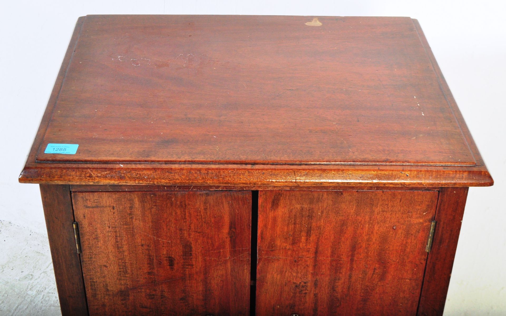 VINTAGE 1940S MAHOGANY MUSIC CABINET - Image 4 of 6