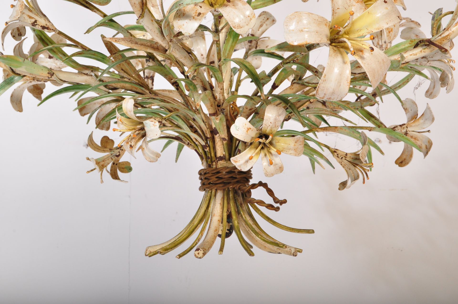 MID 20TH CENTURY ITALIAN TOLEWARE FLORAL CHANDELIER - Image 3 of 5