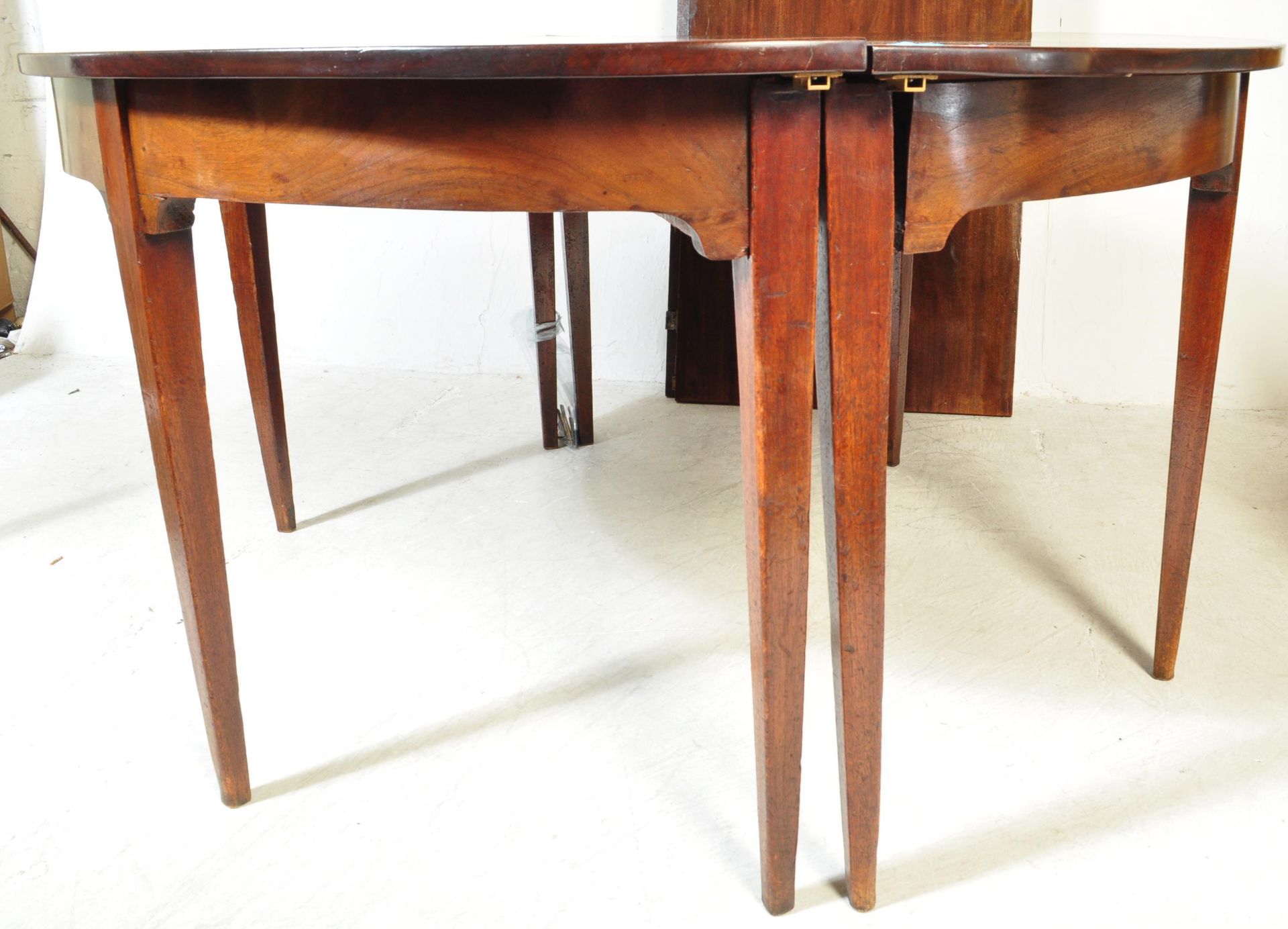 19TH CENTURY GEORGE III D END EXTENDING DINING TABLE - Bild 5 aus 6