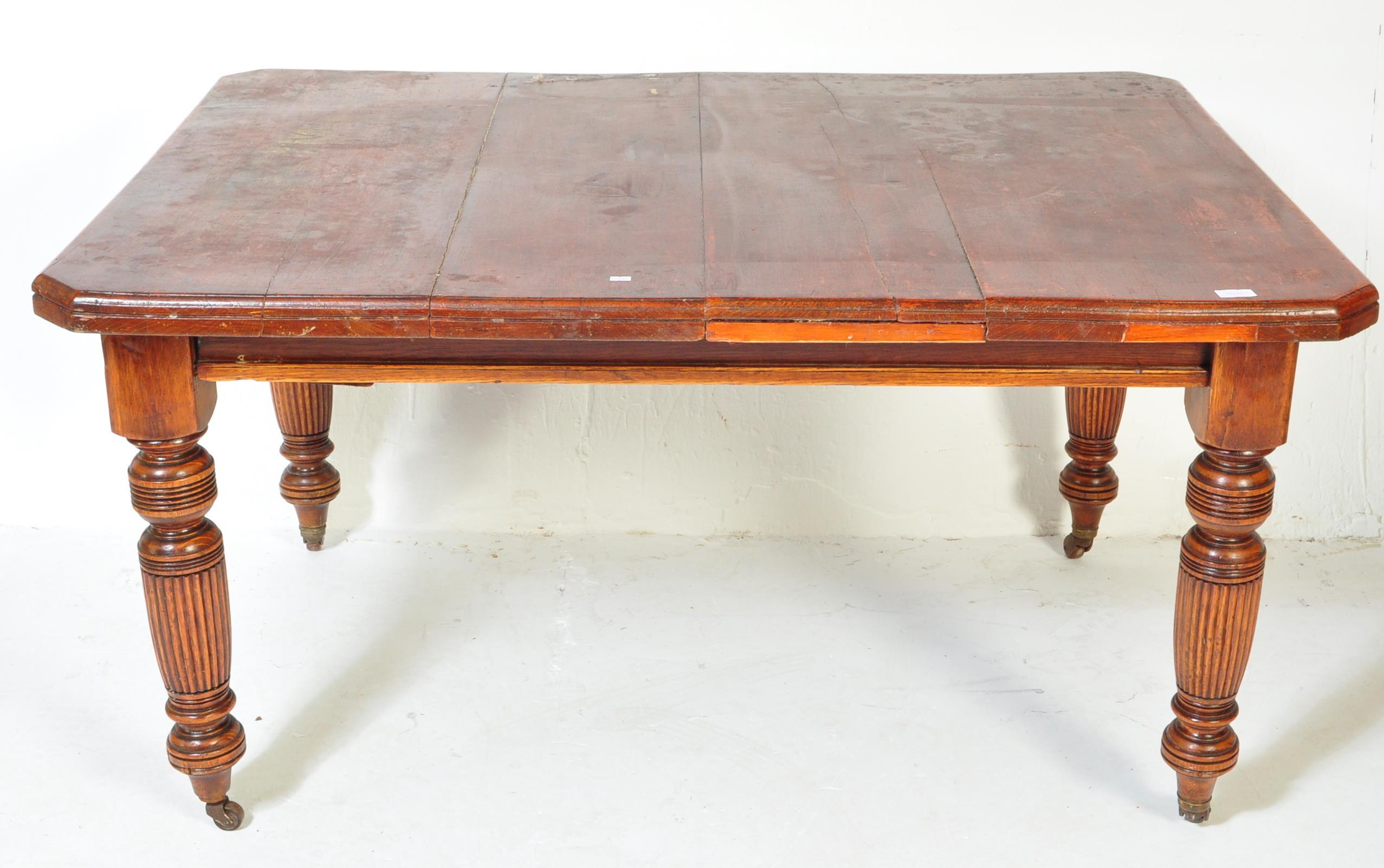 VICTORIAN 19TH CENTURY VICTORIAN FARMHOUSE DINING TABLE - Image 2 of 5