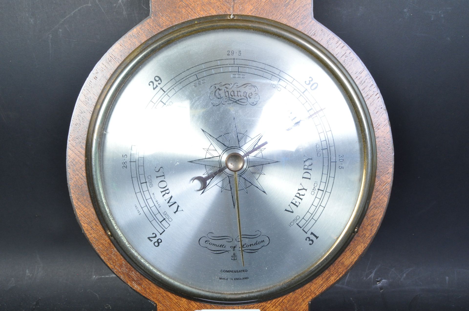 20TH CENTURY COMITTI OF LONDON ANEROID BAROMETER - Bild 4 aus 6