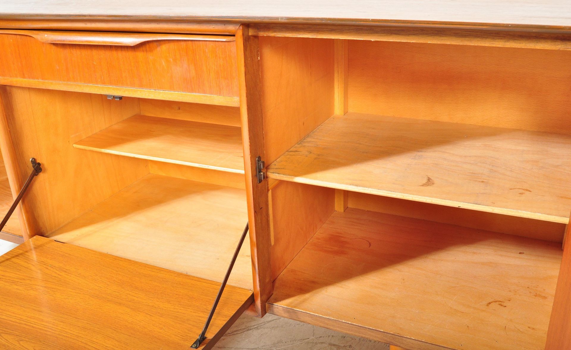 BRITISH MODERN DESIGN - TEAK WOOD SIDEBOARD CREDENZA - Image 5 of 5