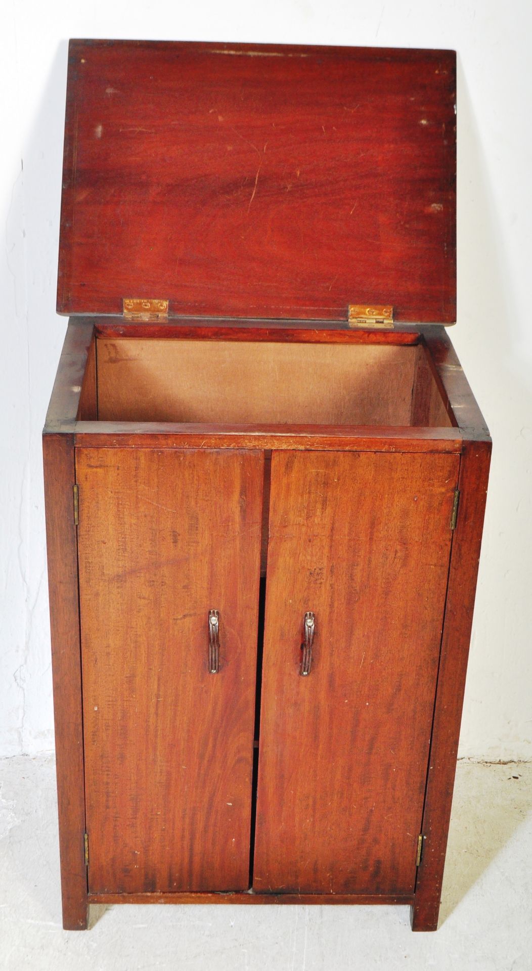 VINTAGE 1940S MAHOGANY MUSIC CABINET - Image 5 of 6