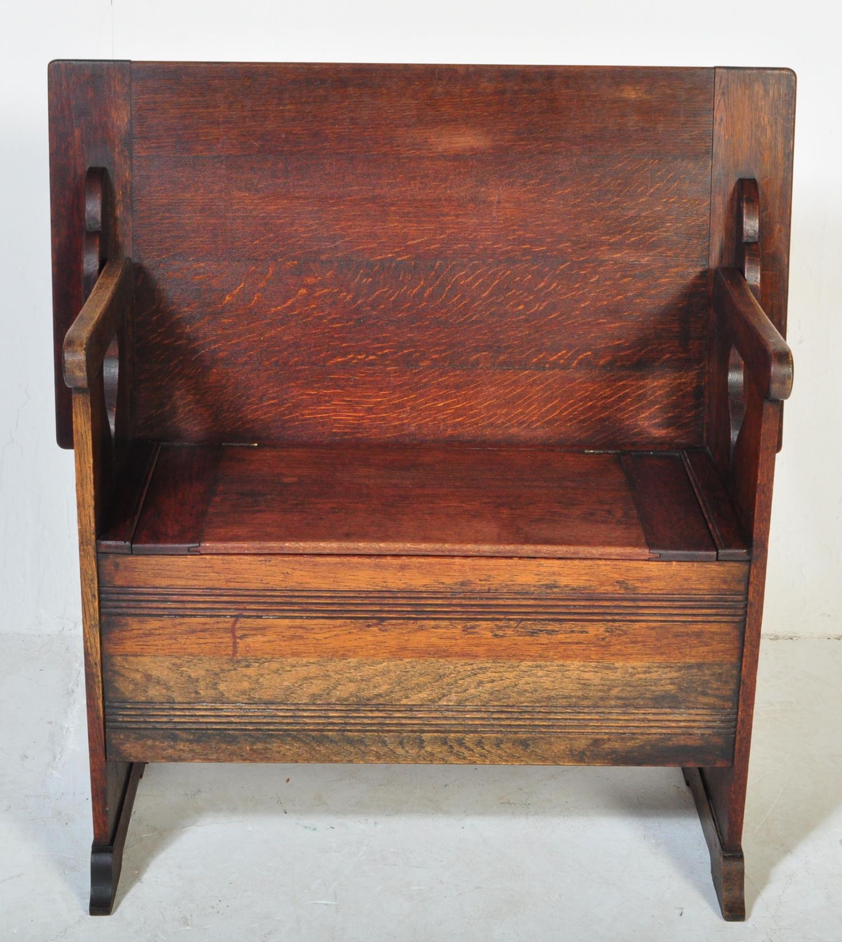 1920S JACOBEAN REVIVAL MAHOGANY MONK'S BENCH SETTLE - Bild 2 aus 5