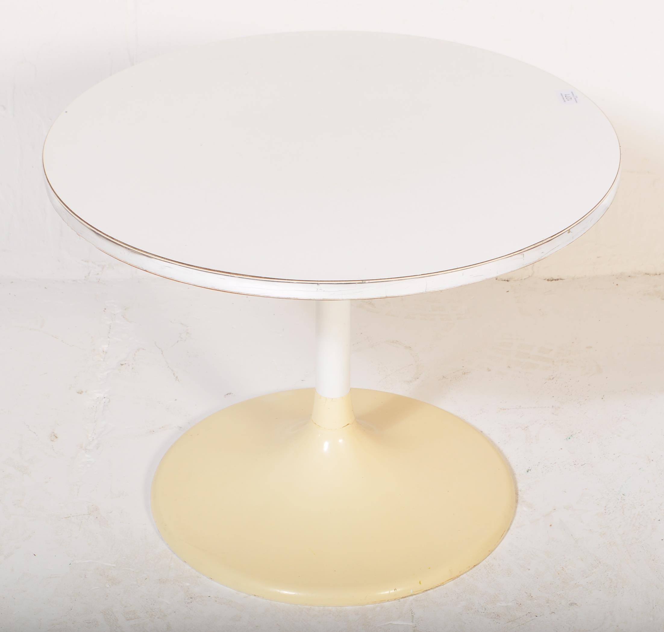 VINTAGE WHITE ARCANA STYLE ROUND OCCASIONAL TABLE - Image 2 of 4