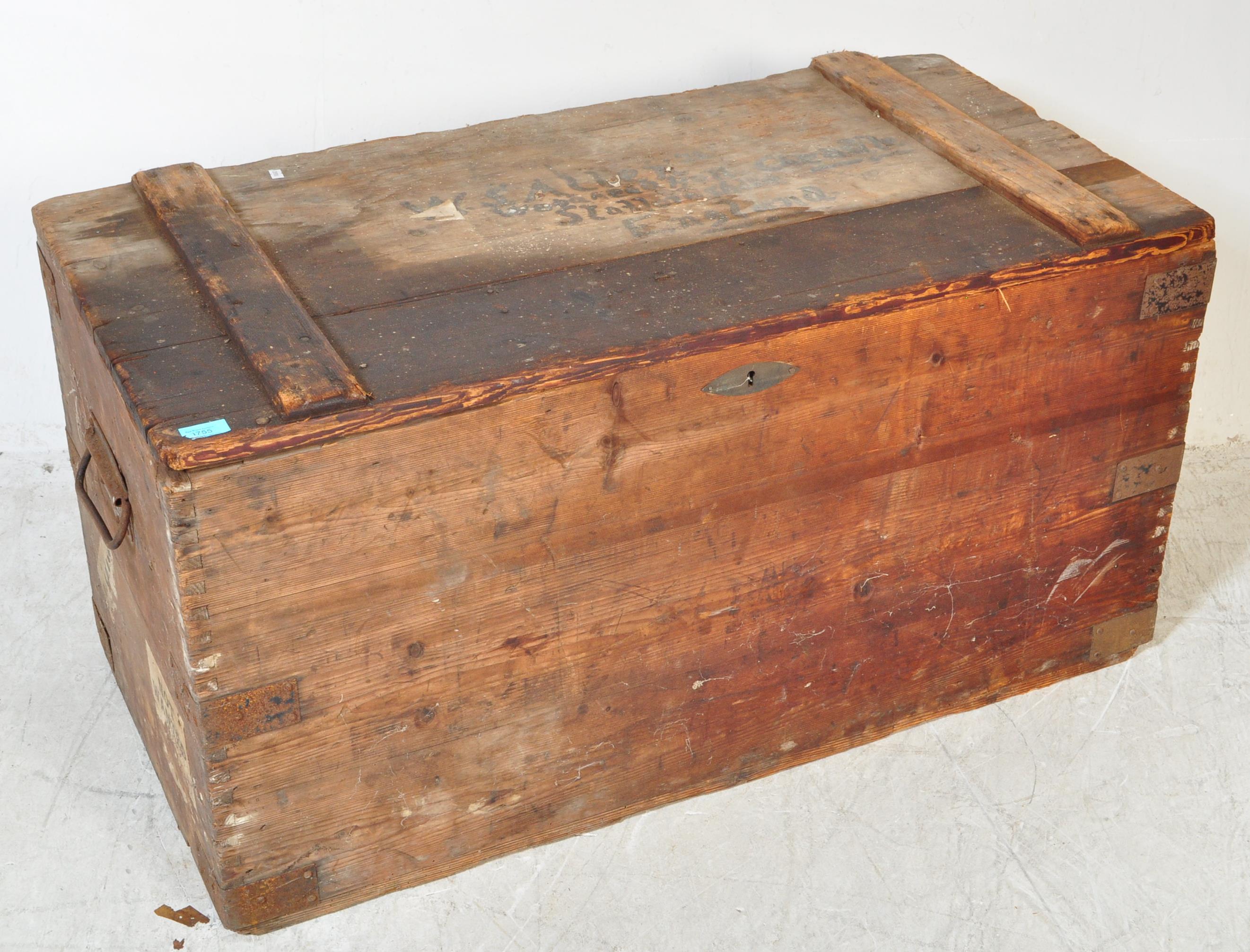 EARLY 20TH CENTURY WOODEN TRAVELLERS CHEST / TRUNK