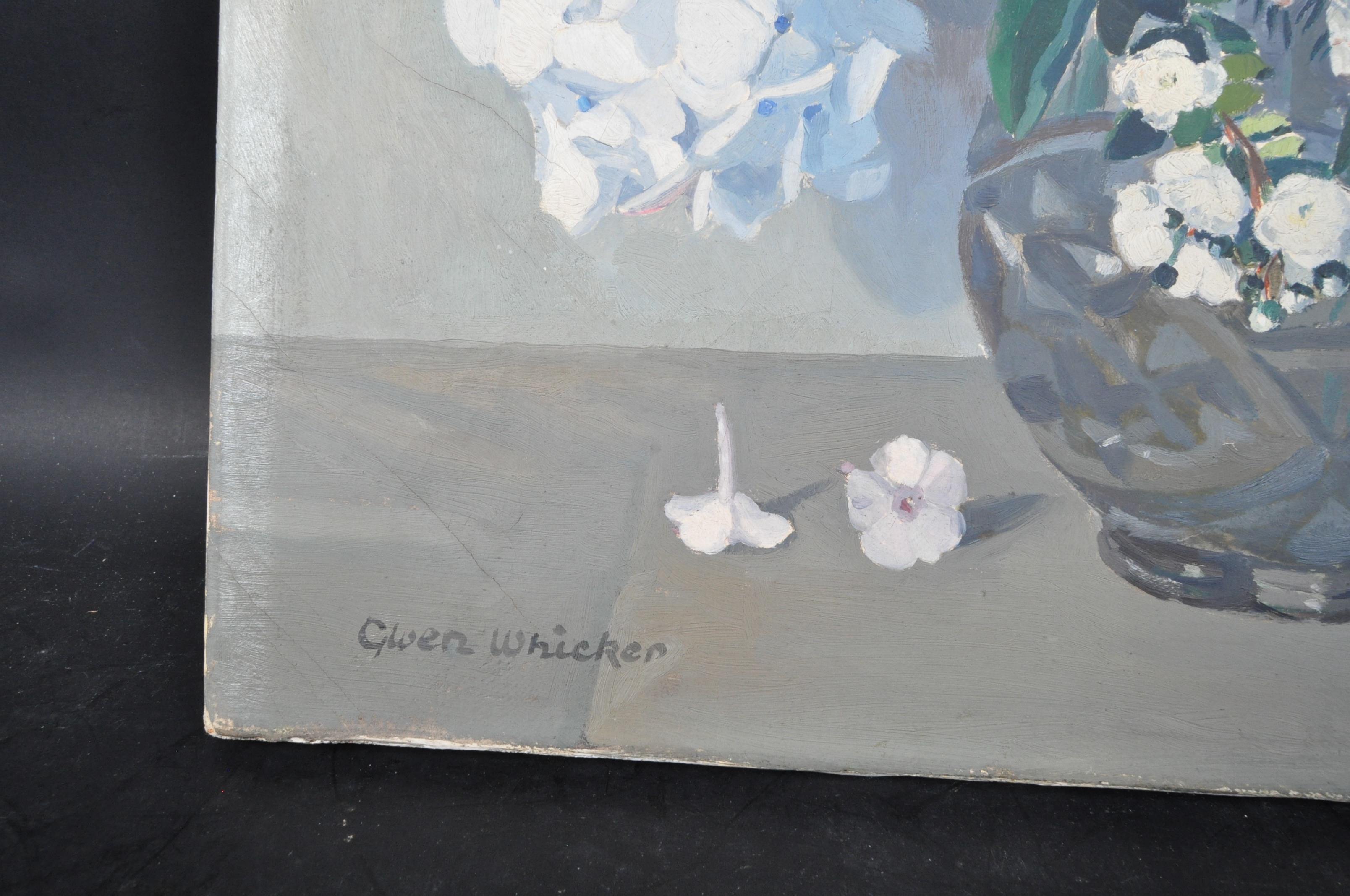 GWEN WICKER - 20TH C. 'WHITE FLOWERS' OIL ON CANVAS PAINTING - Image 3 of 4