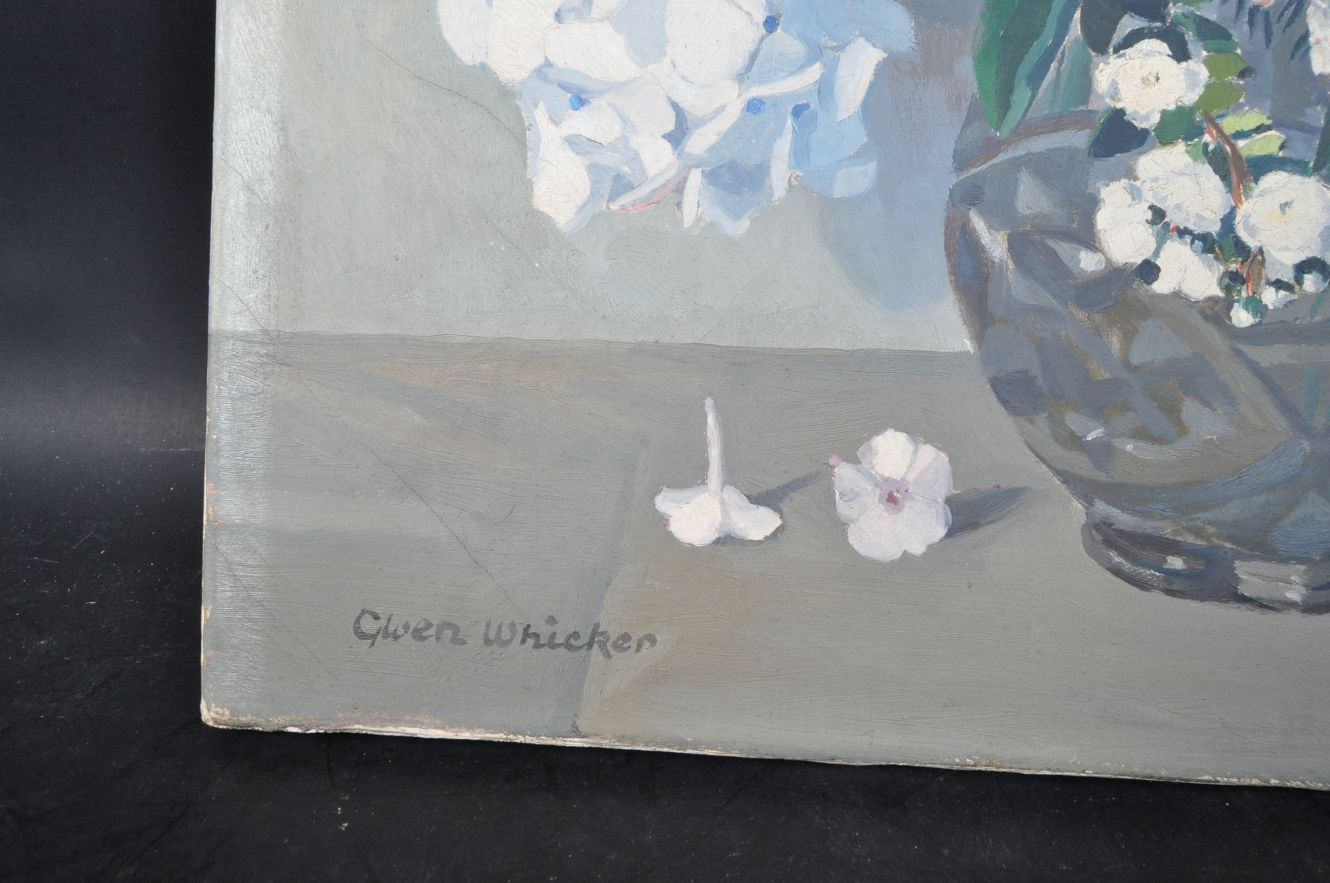 GWEN WICKER - 20TH C. 'WHITE FLOWERS' OIL ON CANVAS PAINTING - Image 3 of 4