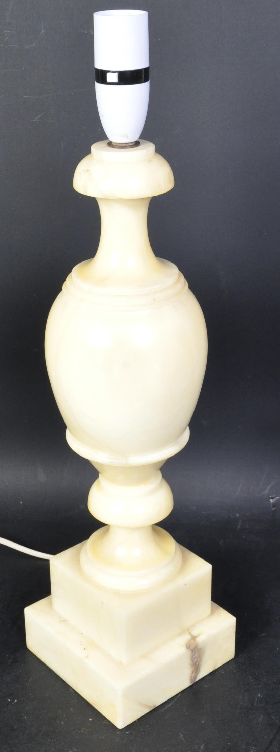 20TH CENTURY VINTAGE WHITE MARBLE TABLE LAMP - Image 4 of 5