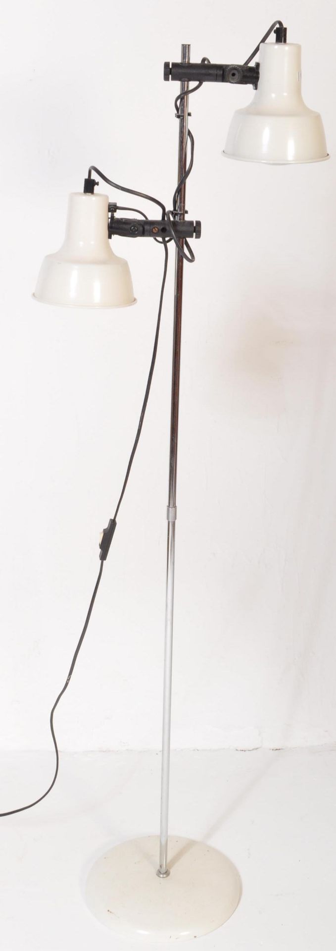 RETRO MID CENTURY DOUBLE SHADE STANDARD LAMP - Image 2 of 5