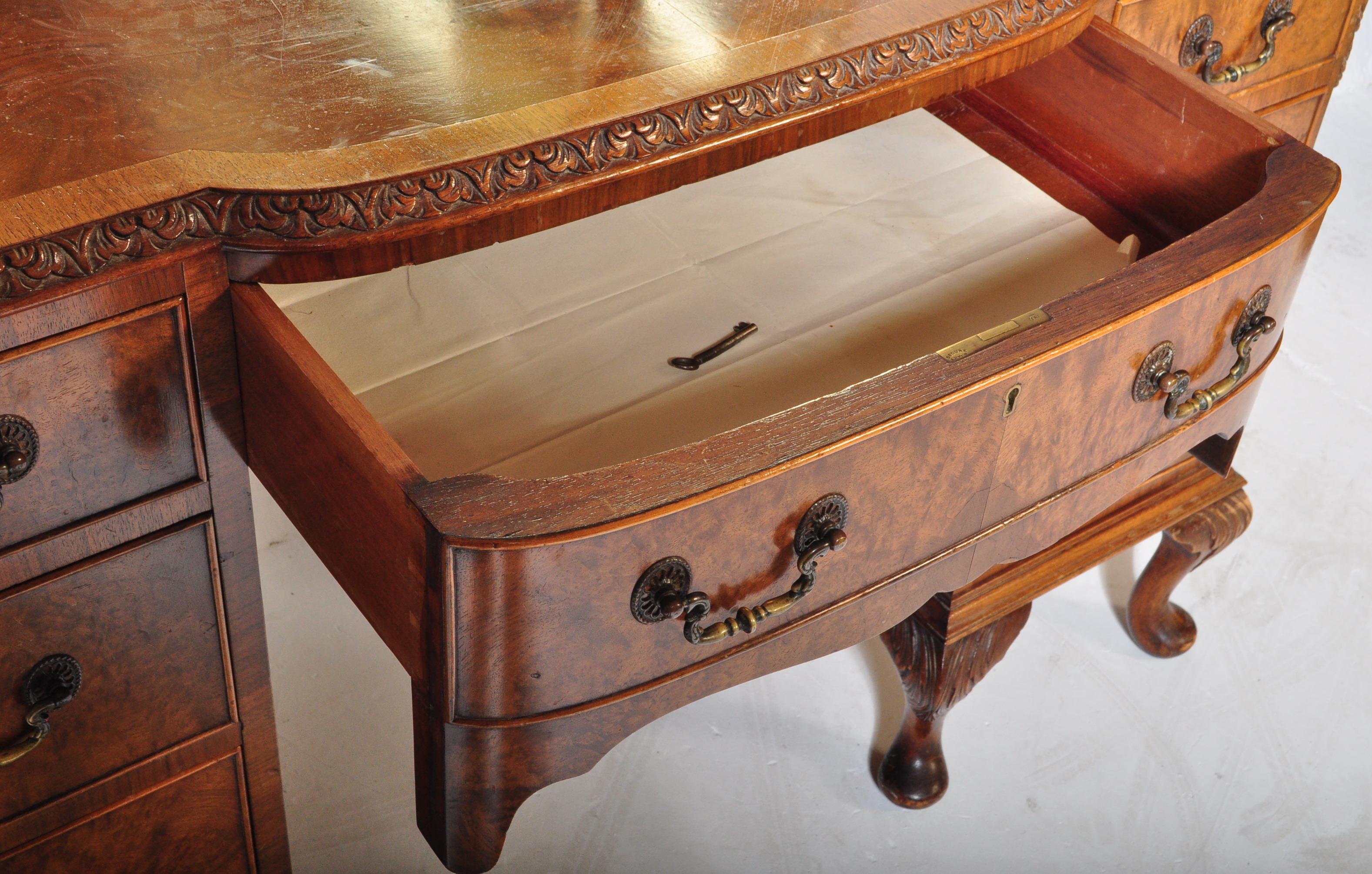 QUEEN ANNE BURR WALNUT DRESSING TABLE CHEST - Image 4 of 5