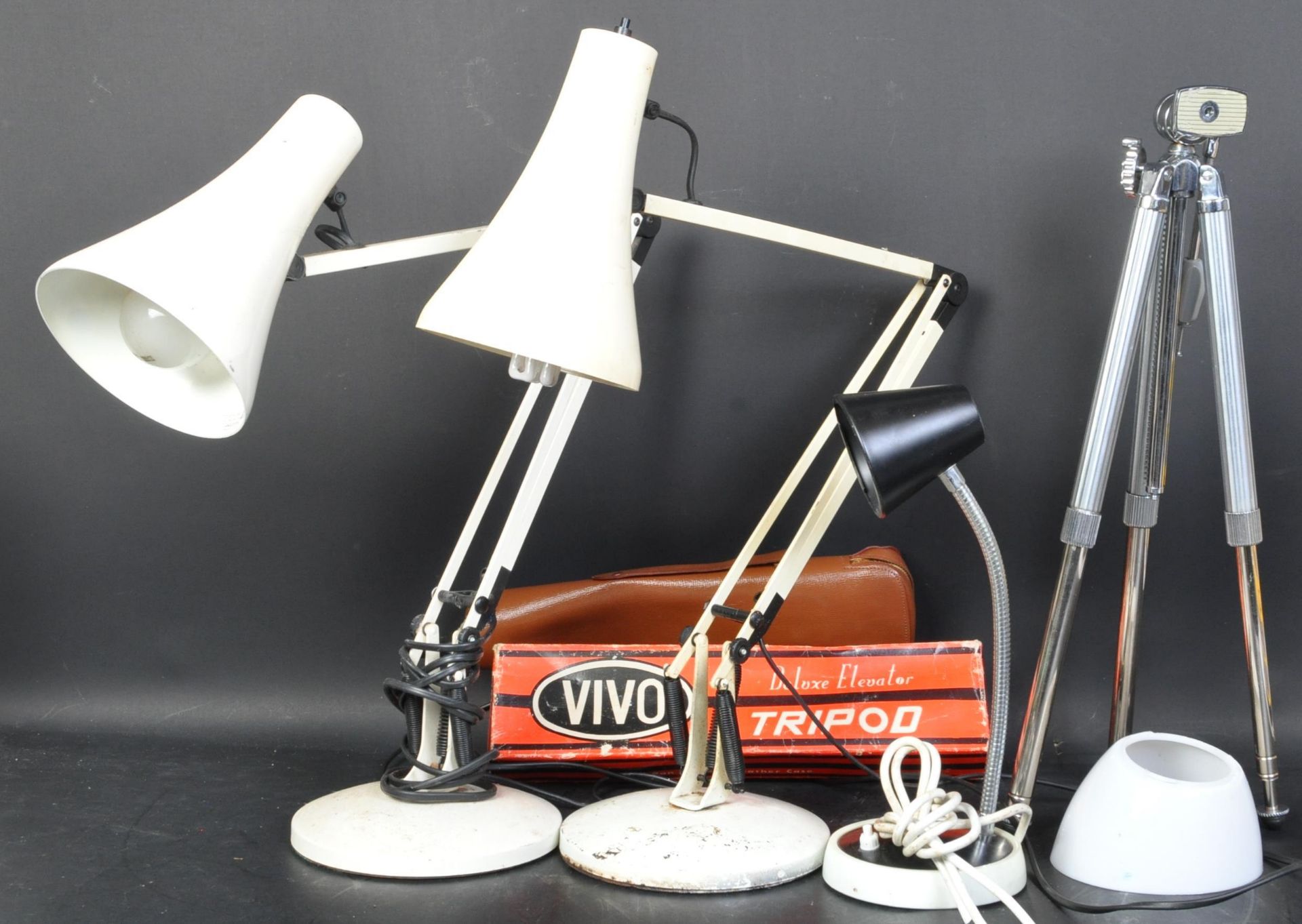 ASSORTMENT OF RETRO DESK TABLE LAMPS LIGHTS