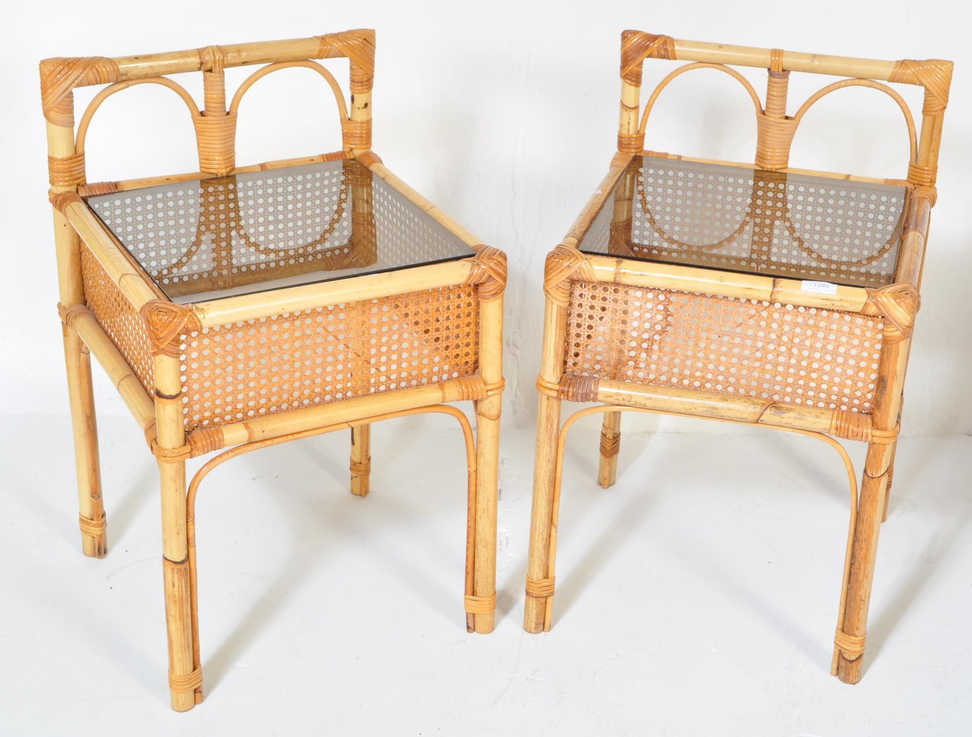 PAIR OF RETRO VINTAGE BAMBOO RATTAN BEDSIDE TABLES - Image 2 of 5