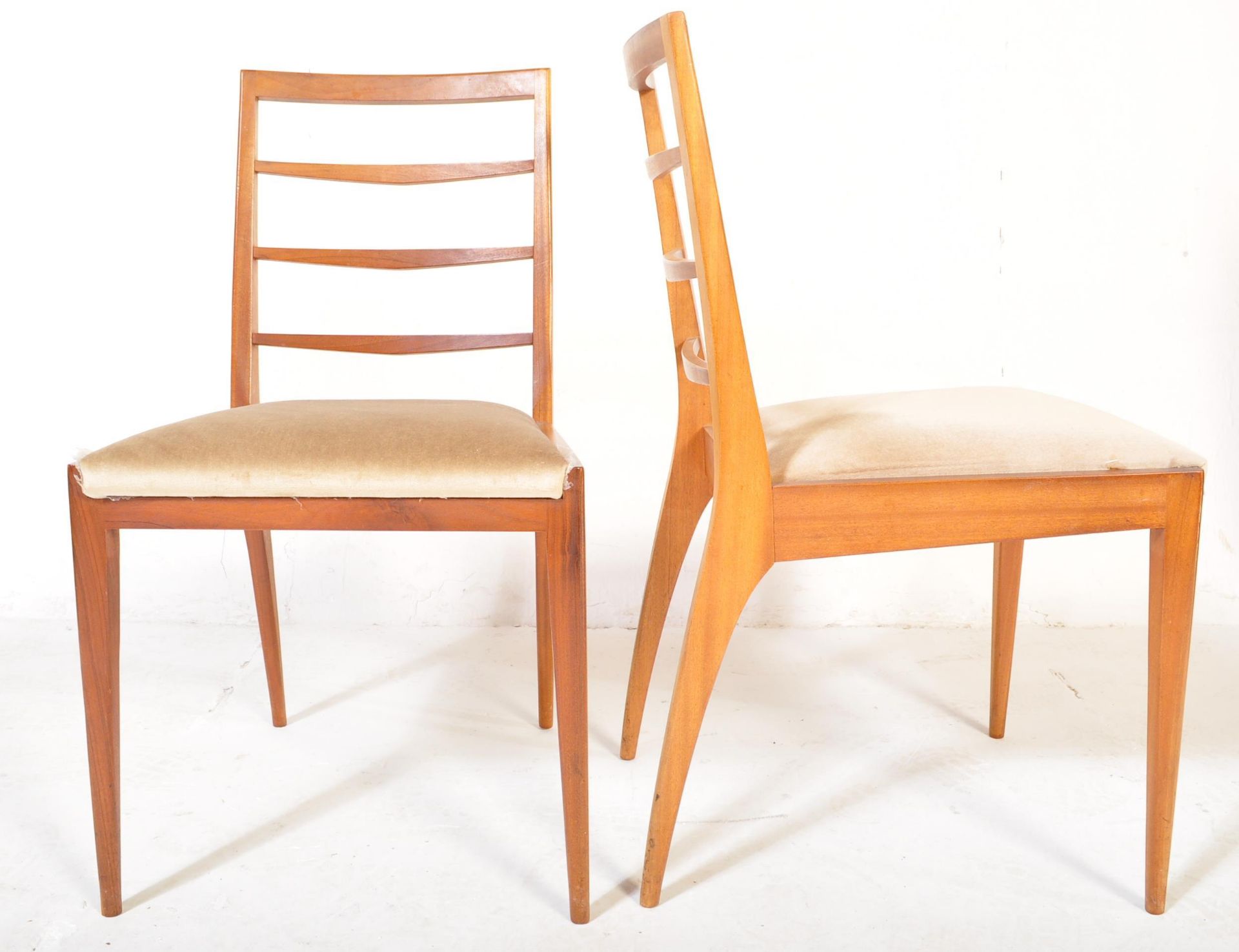 MID 20TH CENTURY TEAK DINING TABLE & FOUR CHAIRS - Image 5 of 5