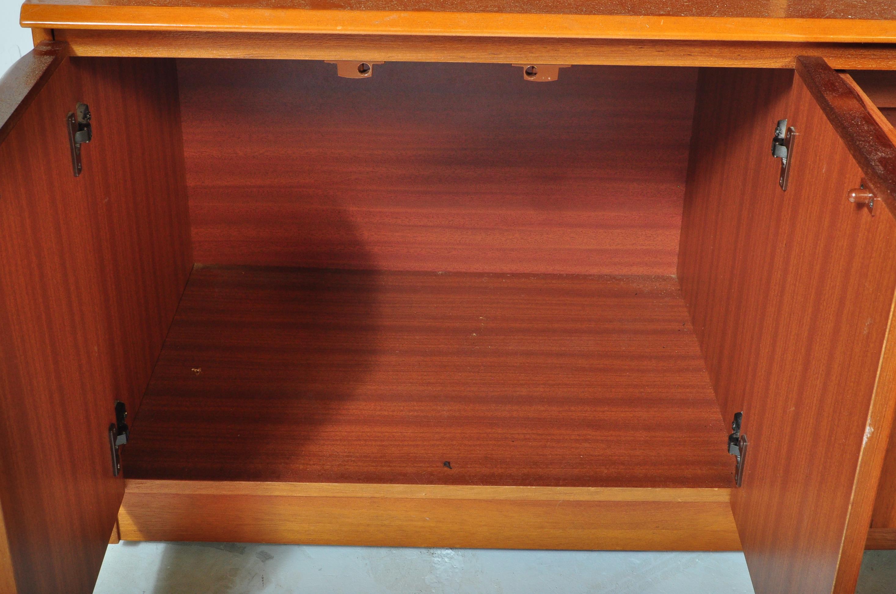 RETRO VINTAGE TEAK WOOD DISPLAY CABINET UNIT - Image 4 of 5