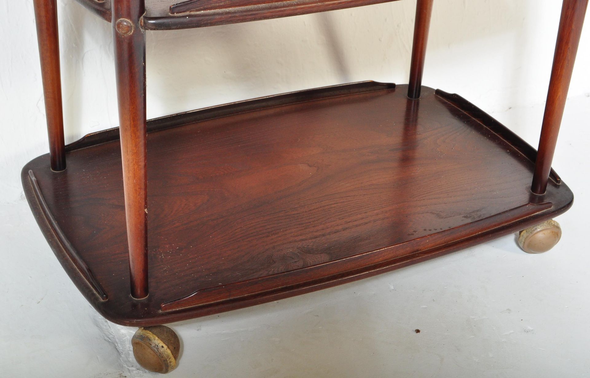 ERCOL MID 20TH CENTURY ELM SERVING TROLLEY - Image 5 of 5