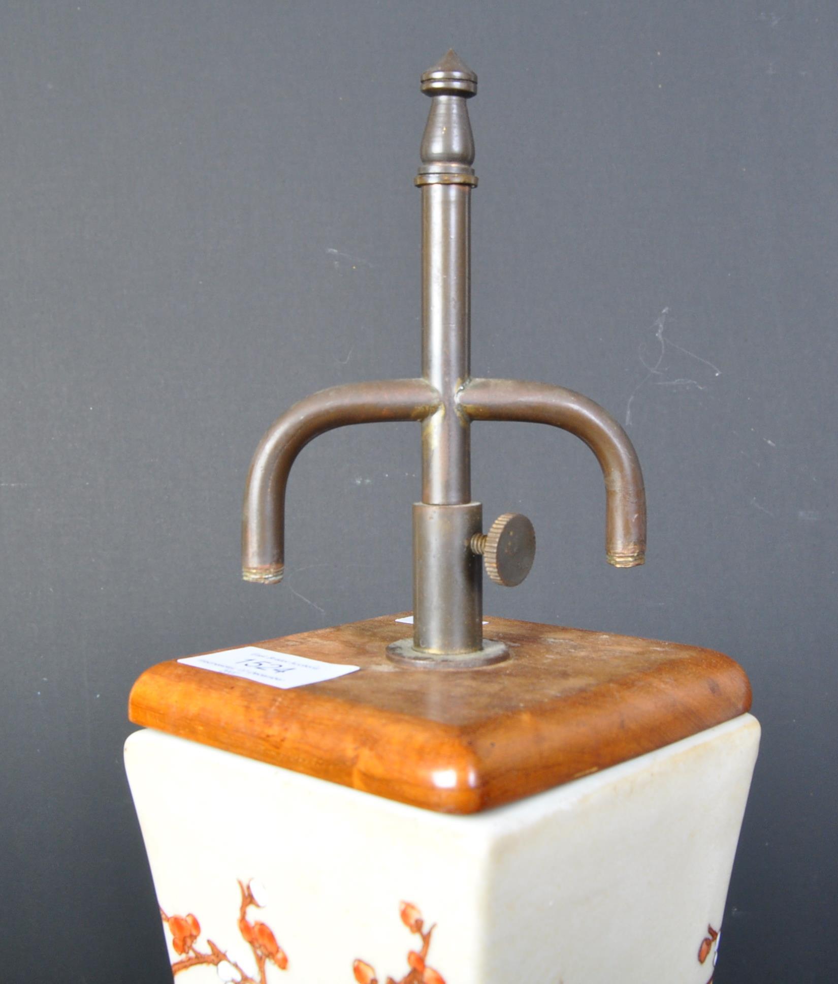 20TH CENTURY CHINESE CERAMIC TABLE LAMP - Image 3 of 5