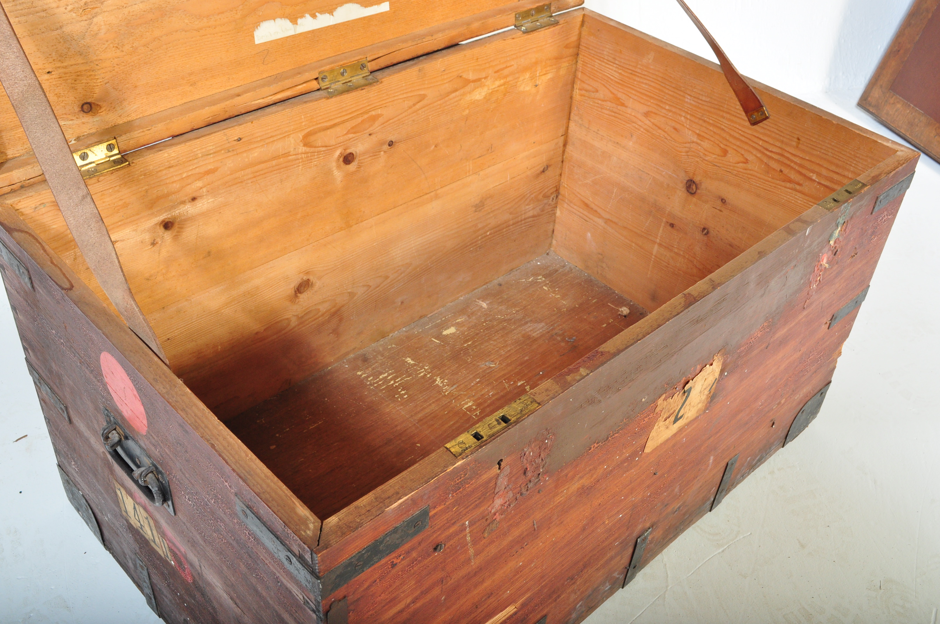 EARLY 20TH CENTURY CAMPAIGN - WORK BOX TRUNK CHEST - Image 5 of 6