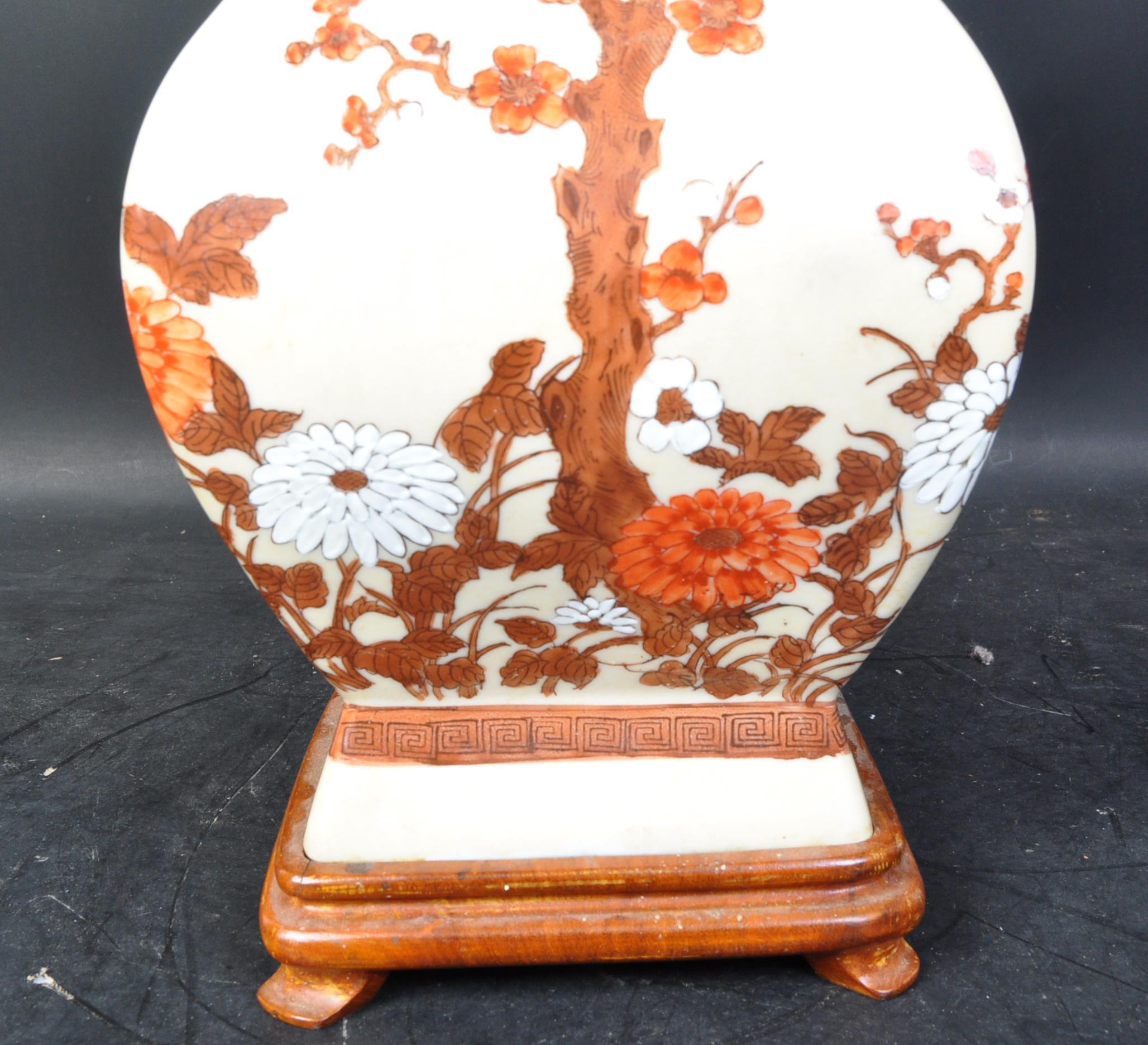 20TH CENTURY CHINESE CERAMIC TABLE LAMP - Image 4 of 5