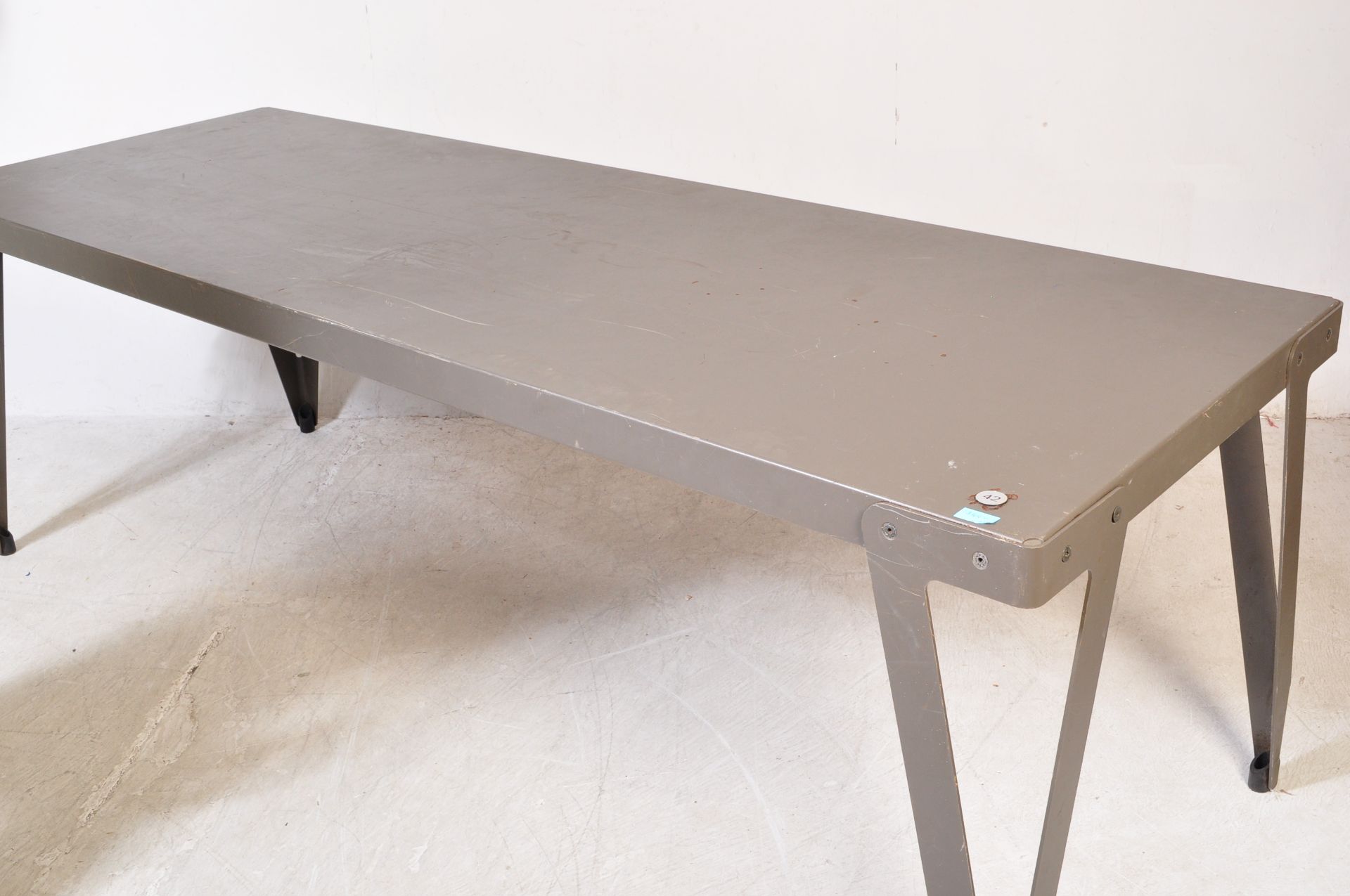 LARGE INDUSTRIAL STYLE METAL DINING TABLE - Image 2 of 5