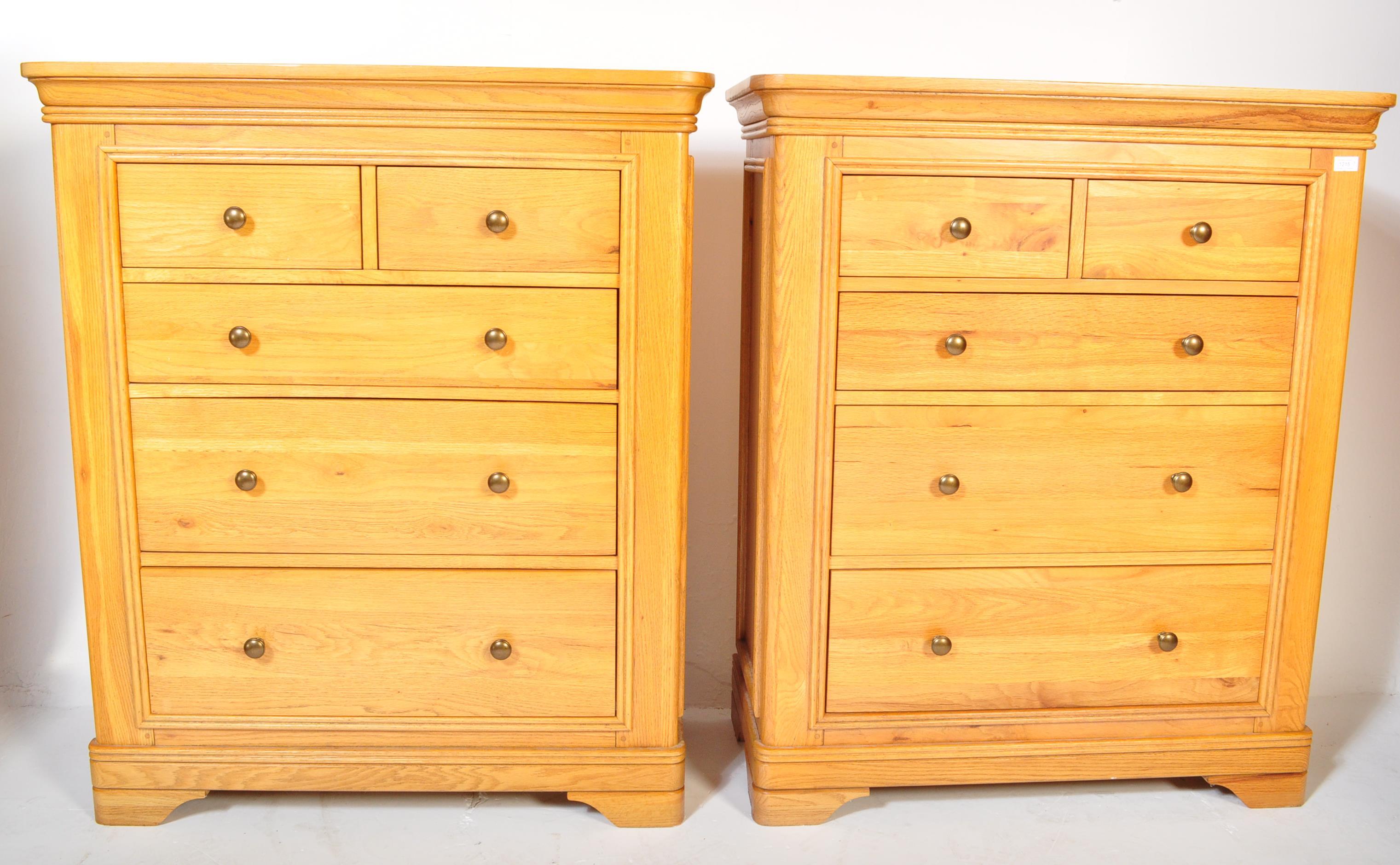 A PAIR OF OAK CONTEMPORARY CHEST OF DRAWERS - Image 3 of 5