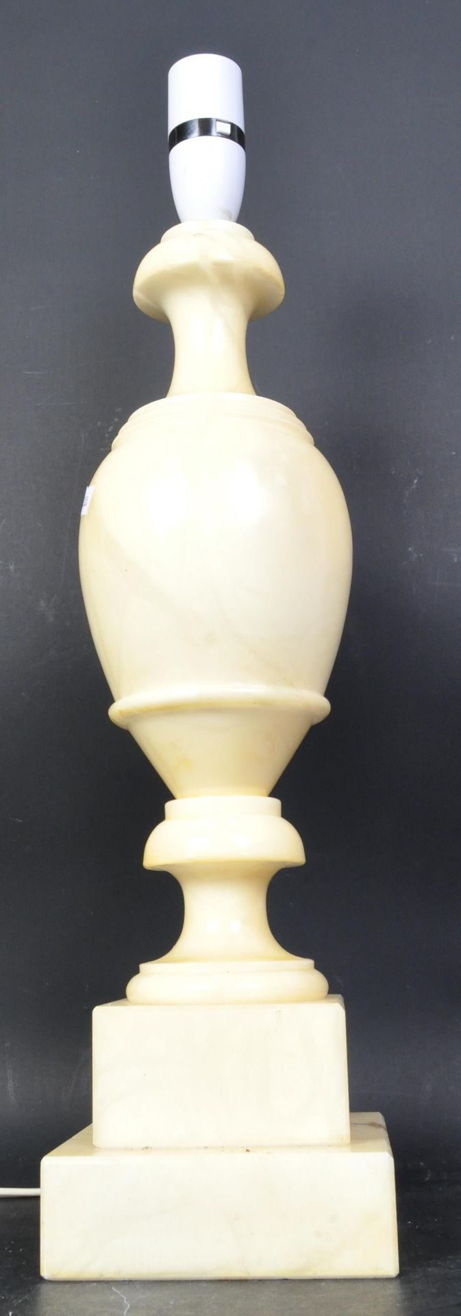20TH CENTURY VINTAGE WHITE MARBLE TABLE LAMP - Image 5 of 5